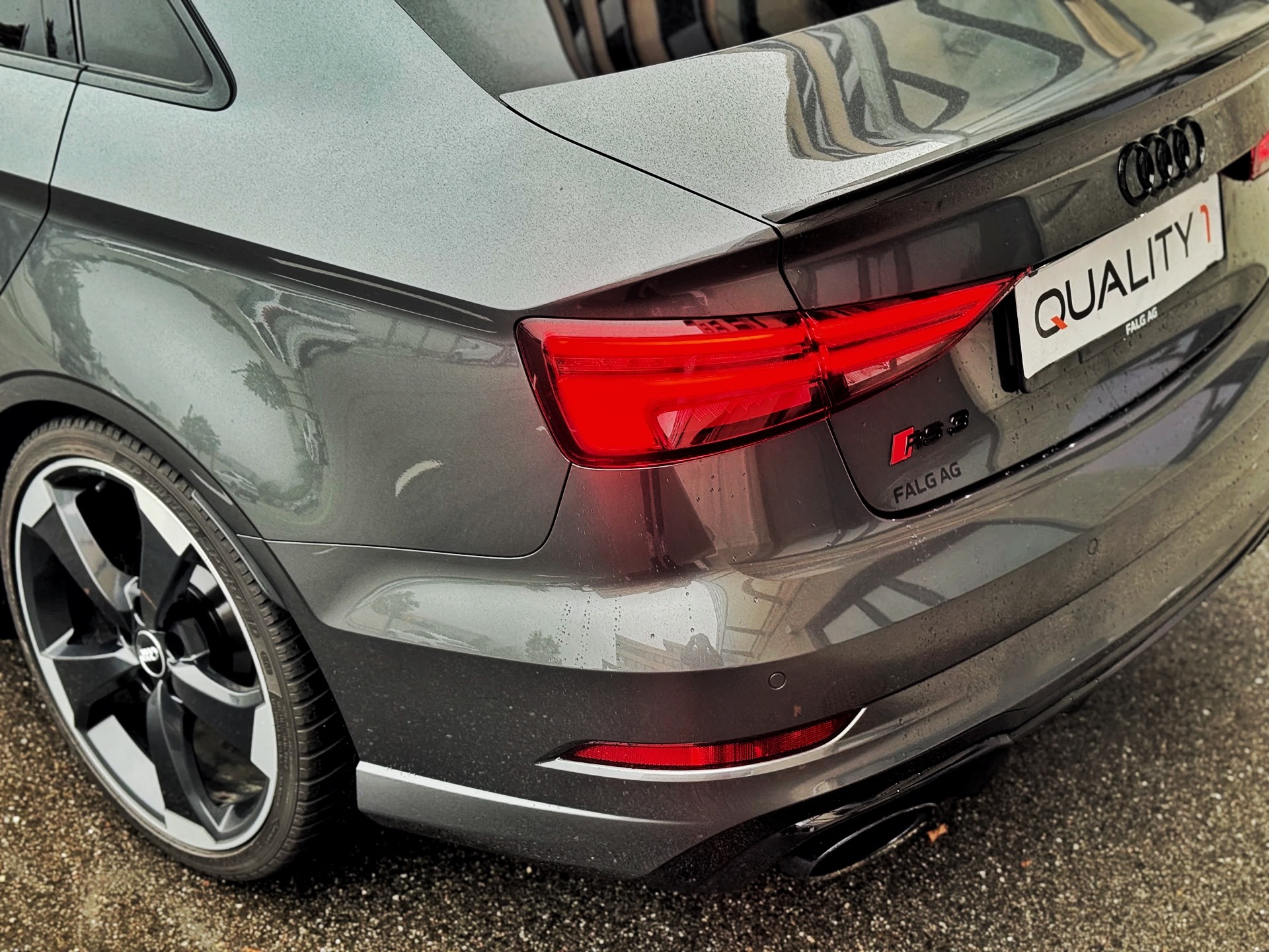 AUDI RS3 Limousine 2.5 TSI quattro S-tronic-image-12