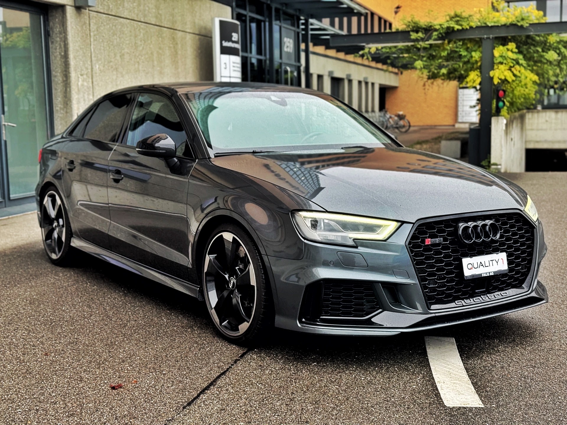 AUDI RS3 Limousine 2.5 TSI quattro S-tronic-showroom-element-2