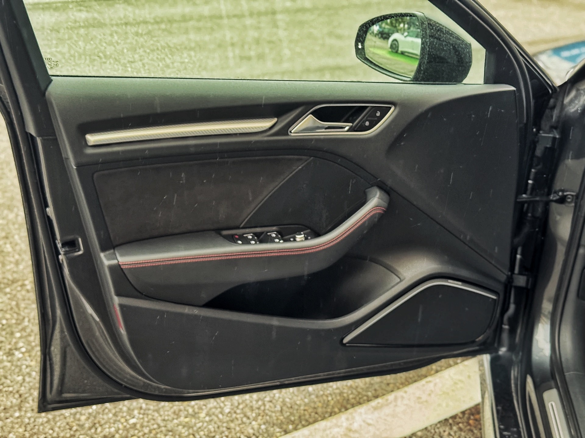AUDI RS3 Limousine 2.5 TSI quattro S-tronic-image-18