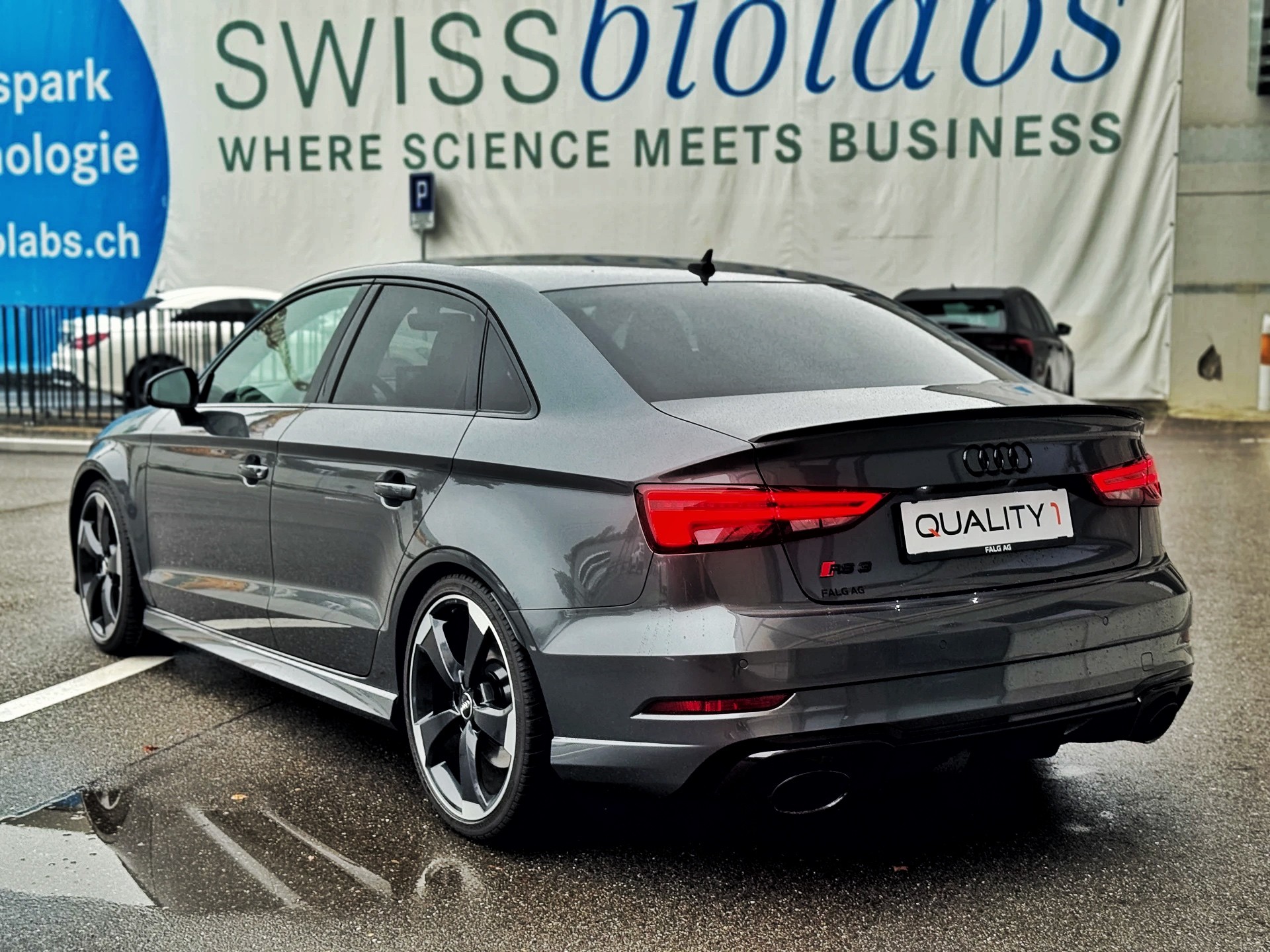 AUDI RS3 Limousine 2.5 TSI quattro S-tronic-image-4