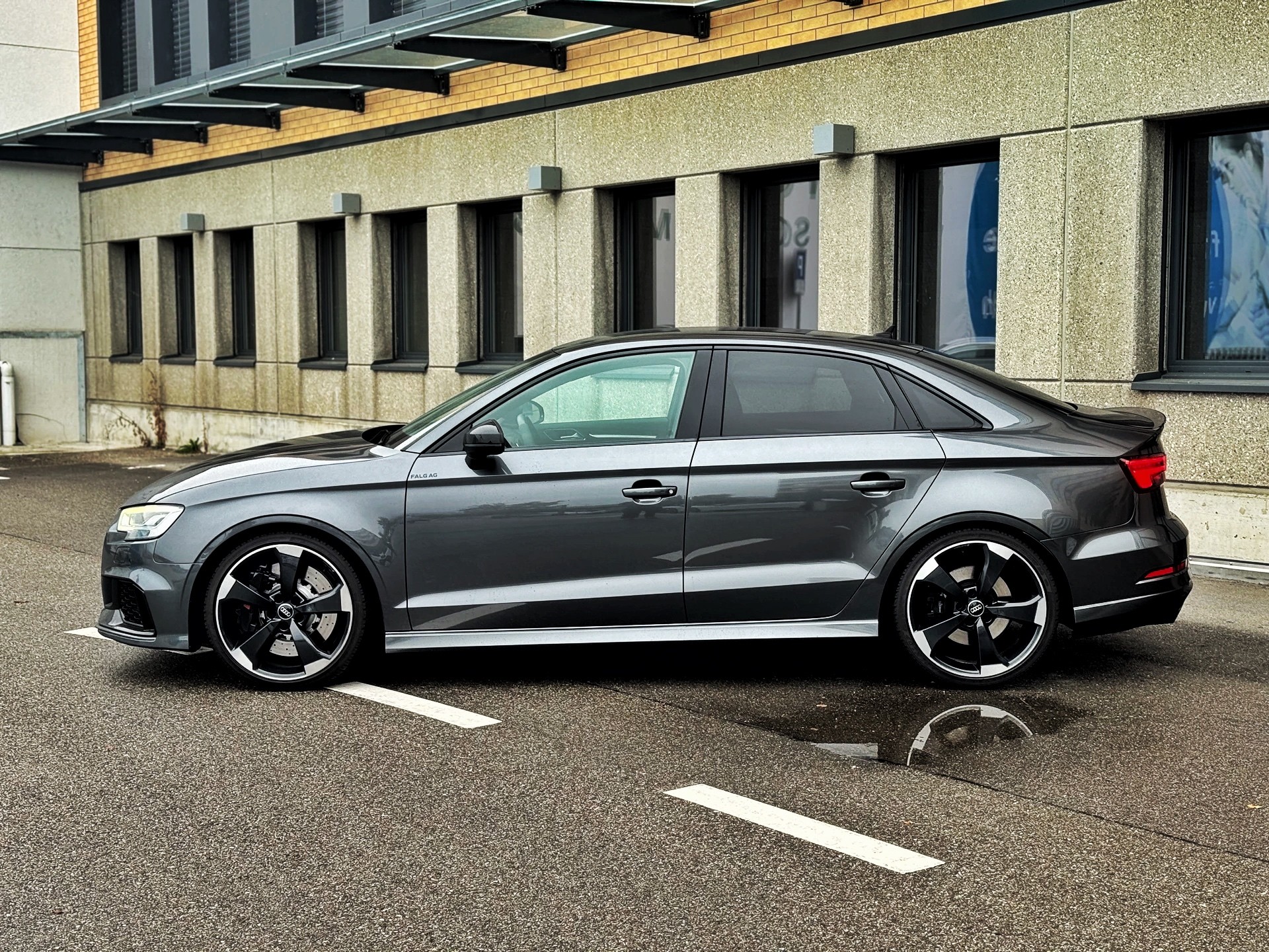AUDI RS3 Limousine 2.5 TSI quattro S-tronic-showroom-element-1