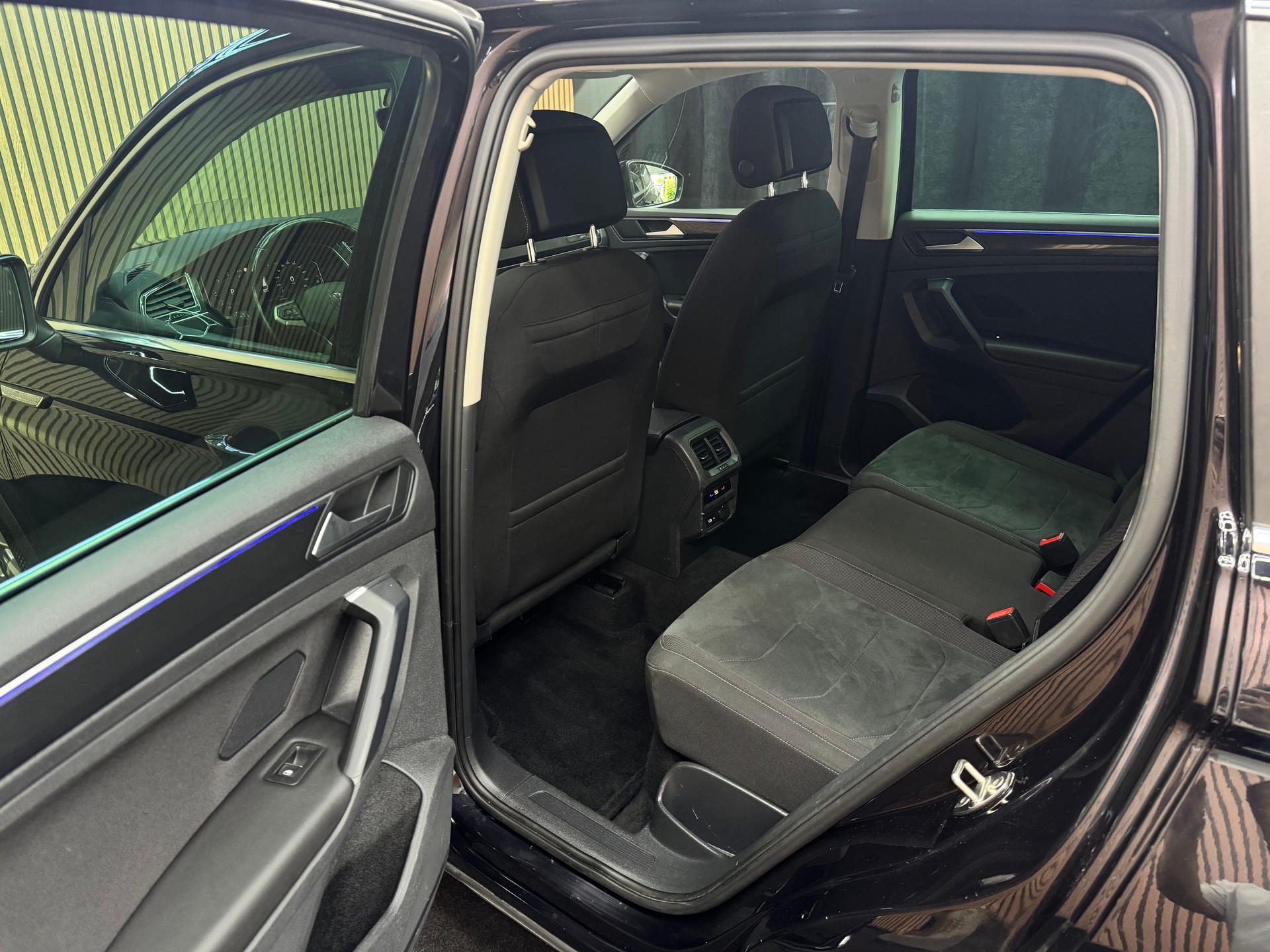 VW Tiguan 2.0 TDI SCR Elegance DSG | 1 Jahr Garantie | Facelift | *ab CHF 229.-/ Monat*-image-11