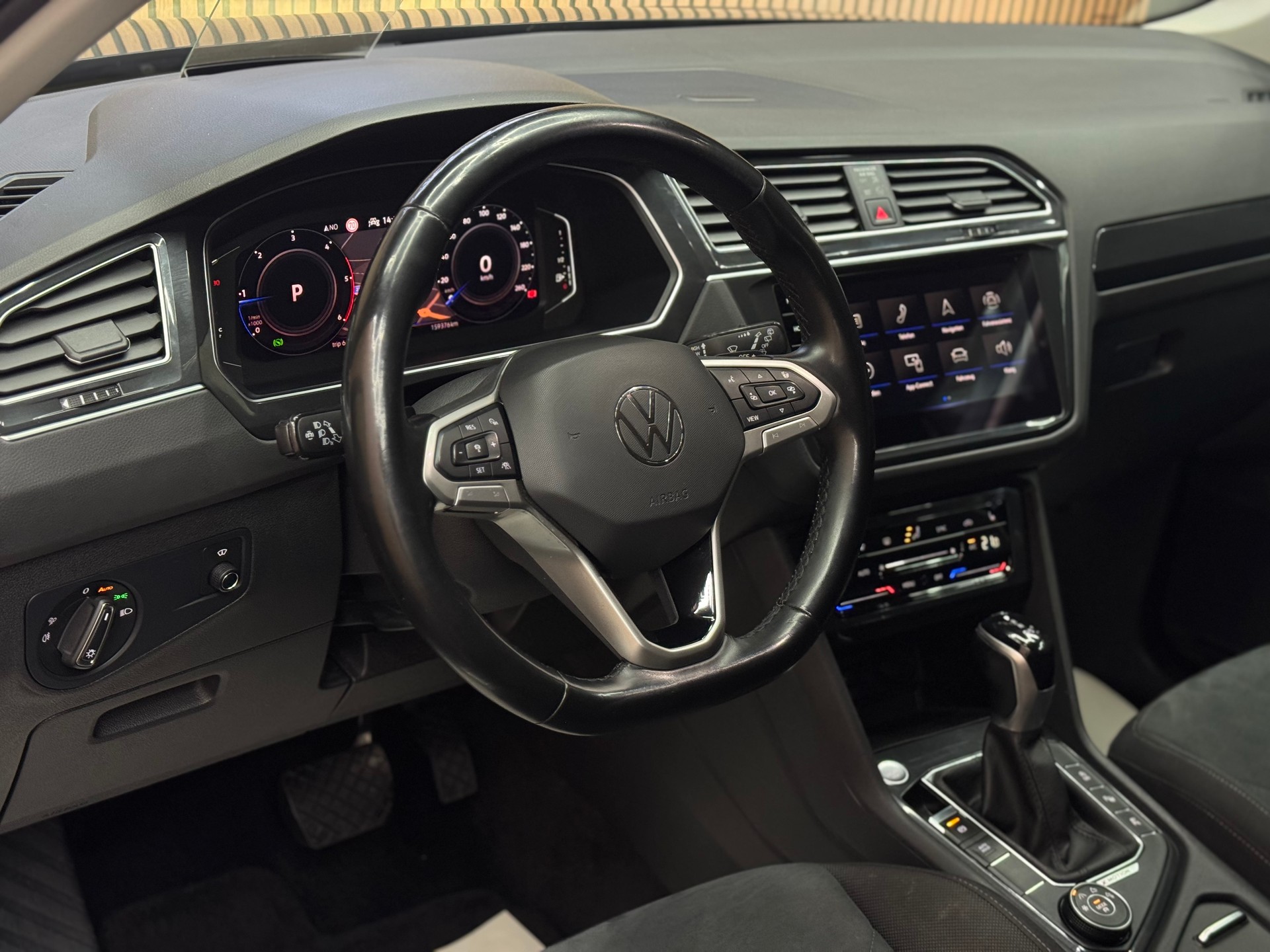 VW Tiguan 2.0 TDI SCR Elegance DSG | 1 Jahr Garantie | Facelift | *ab CHF 229.-/ Monat*-image-8
