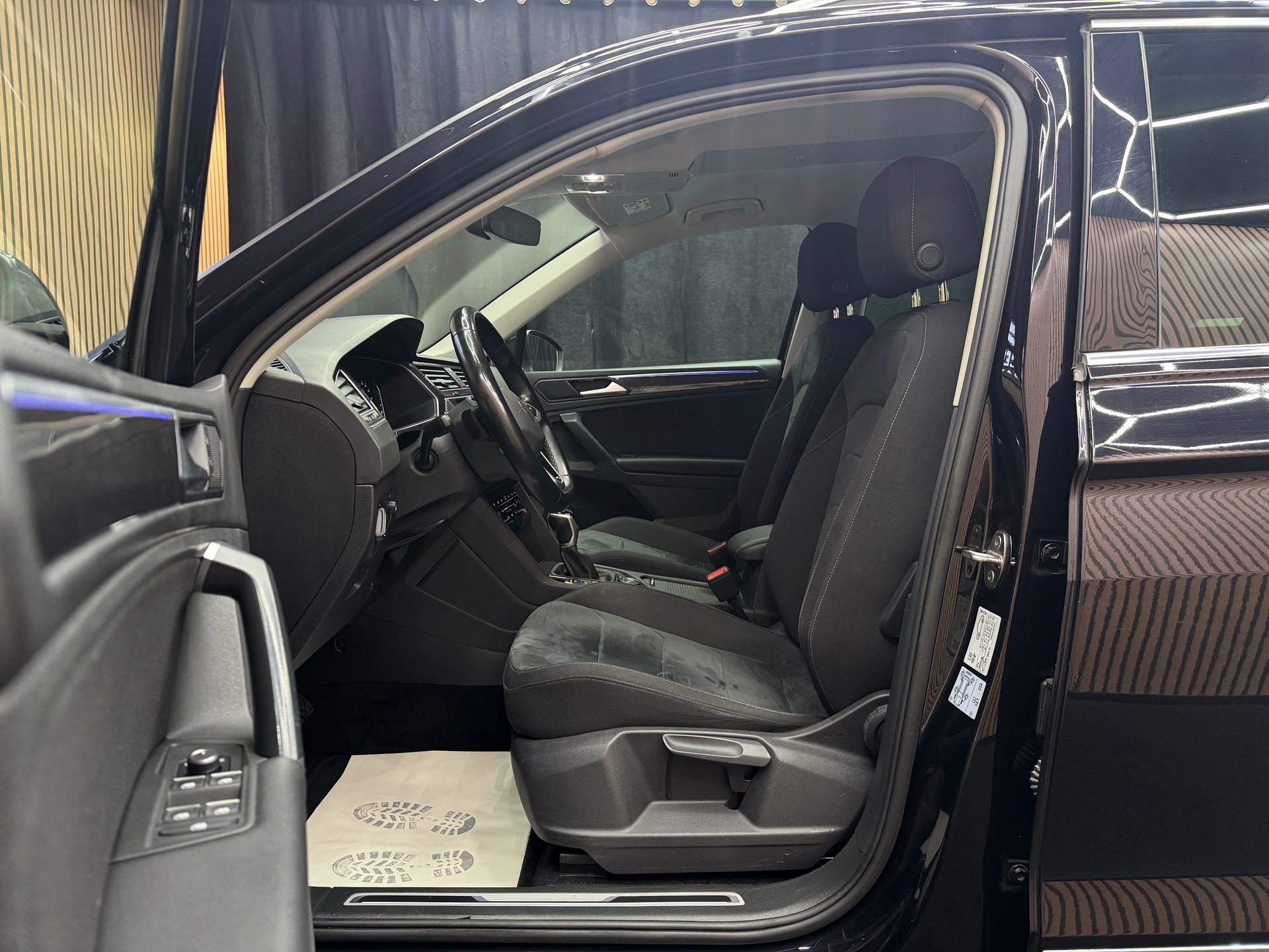 VW Tiguan 2.0 TDI SCR Elegance DSG | 1 Jahr Garantie | Facelift | *ab CHF 229.-/ Monat*-image-10