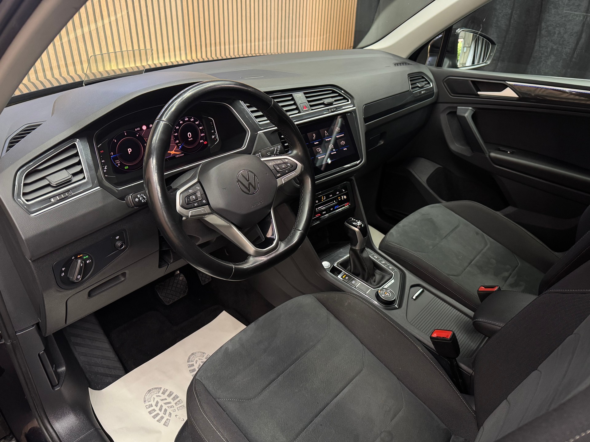 VW Tiguan 2.0 TDI SCR Elegance DSG | 1 Jahr Garantie | Facelift | *ab CHF 229.-/ Monat*-image-9