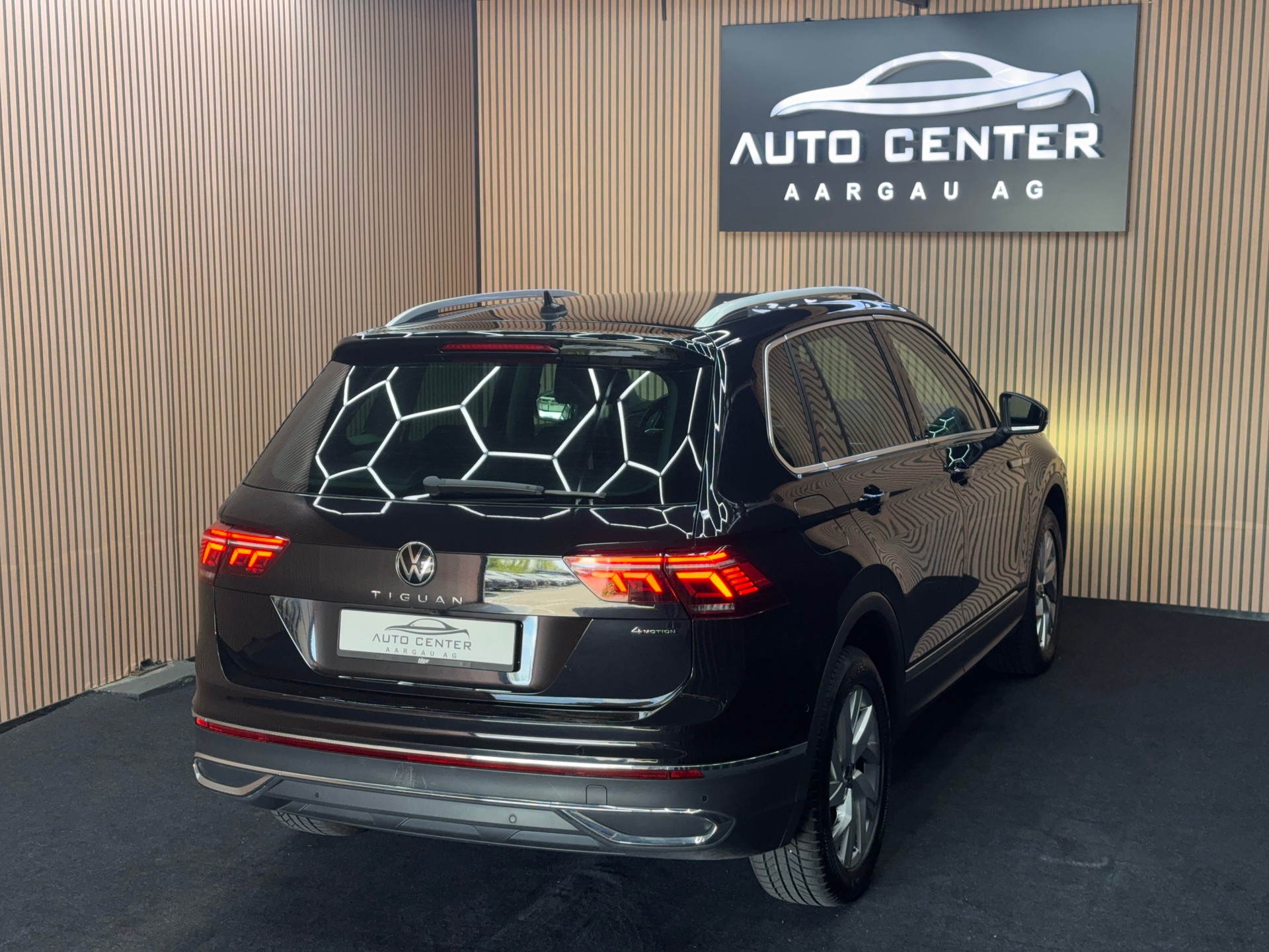 VW Tiguan 2.0 TDI SCR Elegance DSG | 1 Jahr Garantie | Facelift | *ab CHF 229.-/ Monat*-image-4