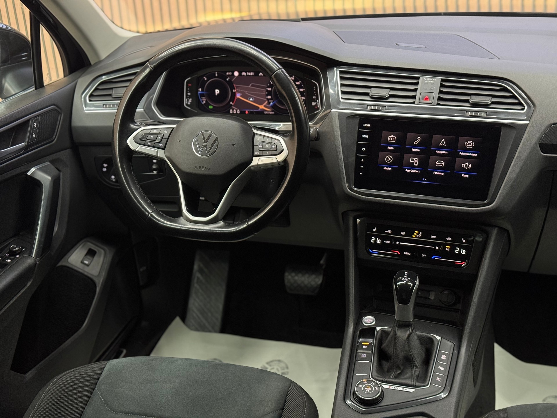VW Tiguan 2.0 TDI SCR Elegance DSG | 1 Jahr Garantie | Facelift | *ab CHF 229.-/ Monat*-image-15