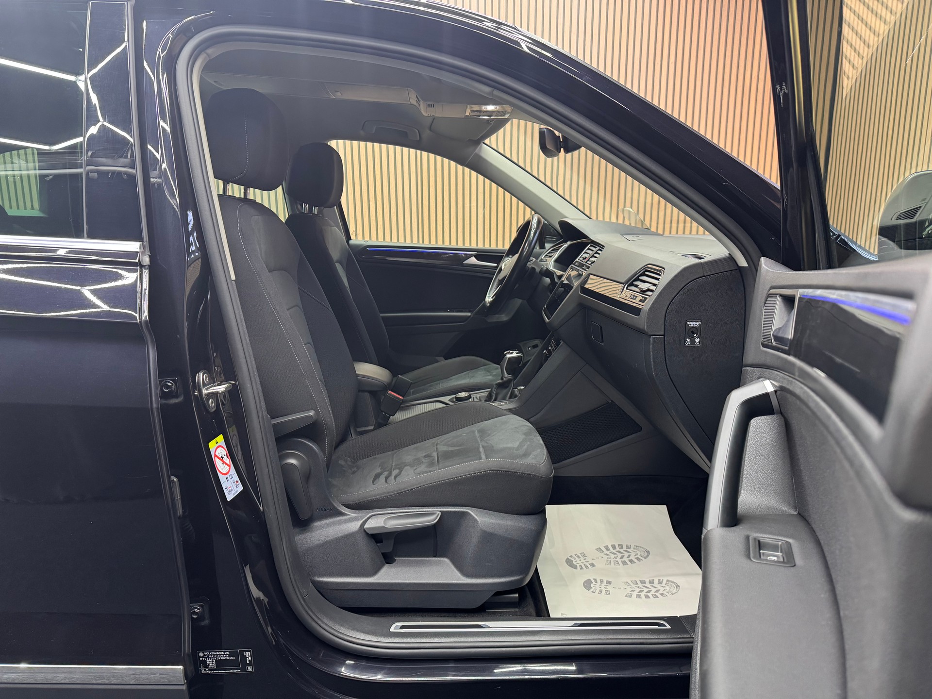 VW Tiguan 2.0 TDI SCR Elegance DSG | 1 Jahr Garantie | Facelift | *ab CHF 229.-/ Monat*-image-13