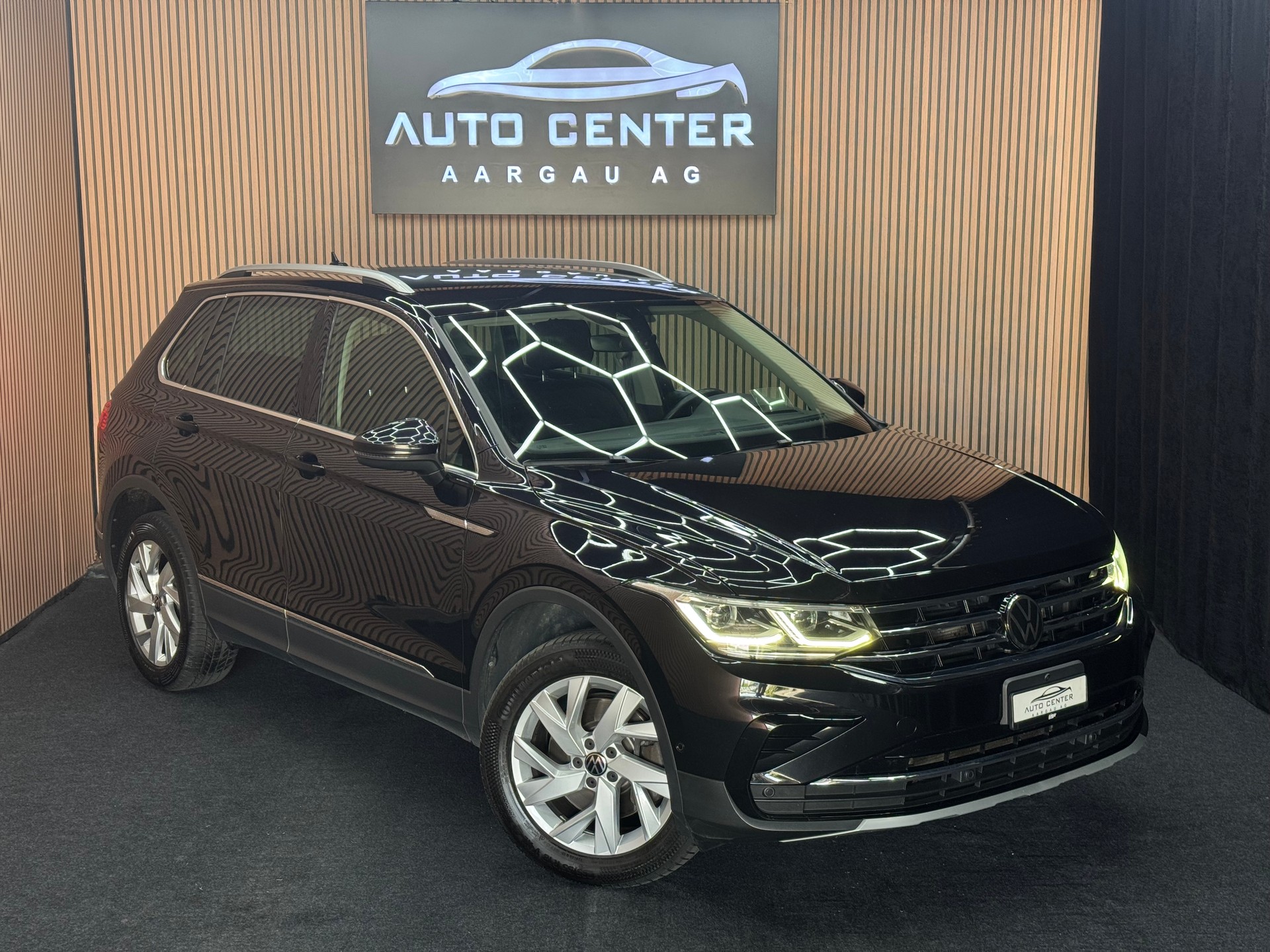 VW Tiguan 2.0 TDI SCR Elegance DSG | 1 Jahr Garantie | Facelift | *ab CHF 229.-/ Monat*