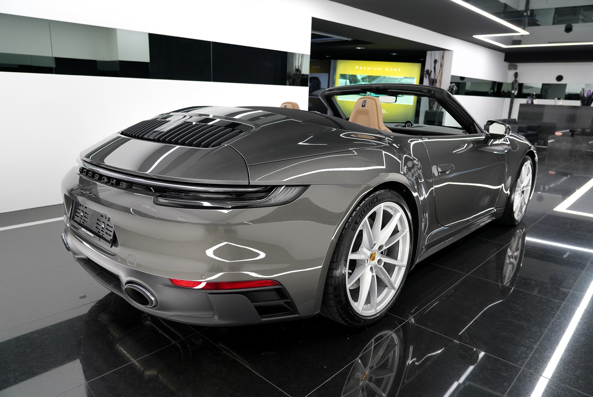 PORSCHE 911 Carrera 4 GTS Cabr.-showroom-element-3