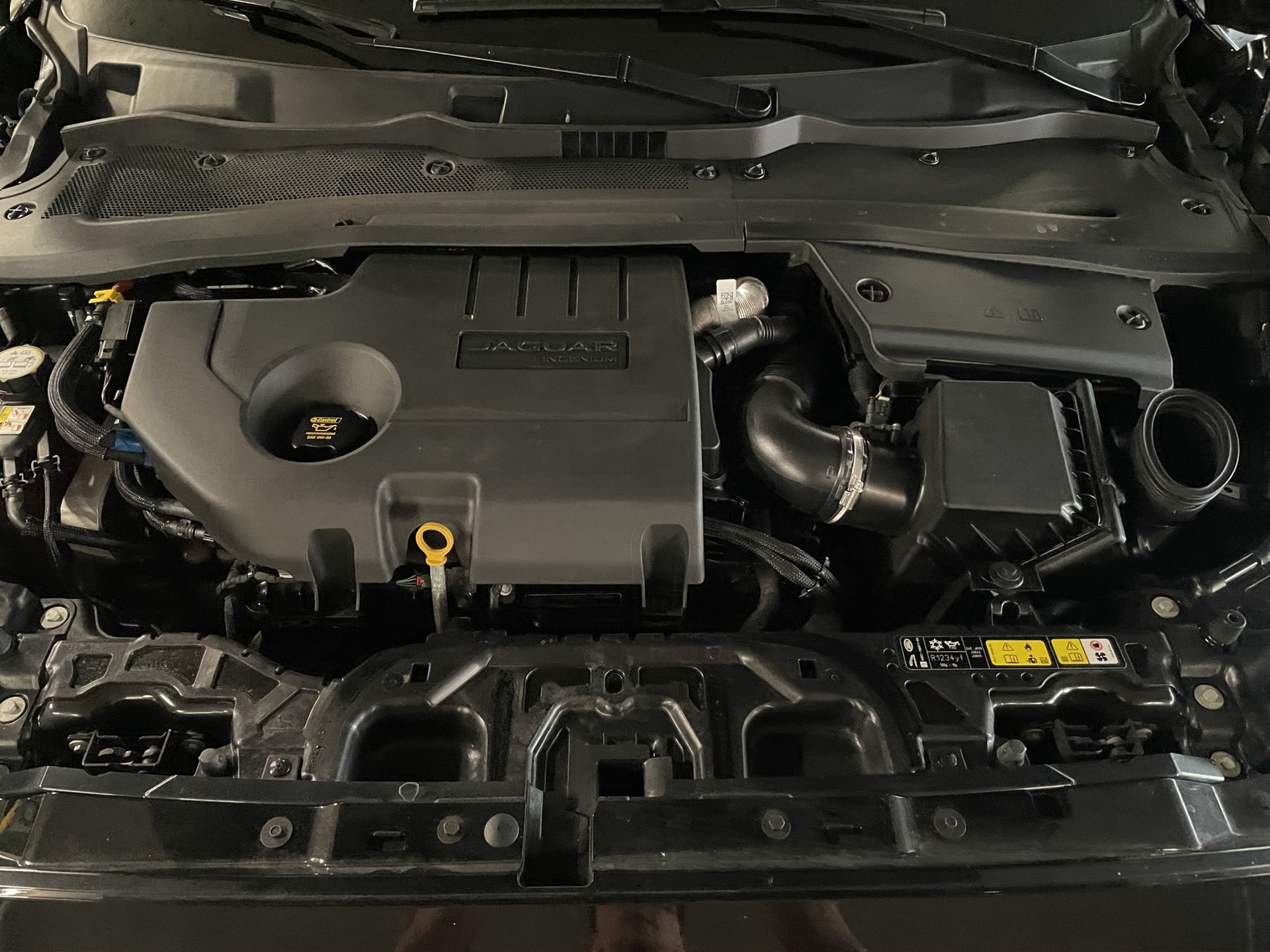 JAGUAR E-Pace 2.0d D165 AWD-image-14