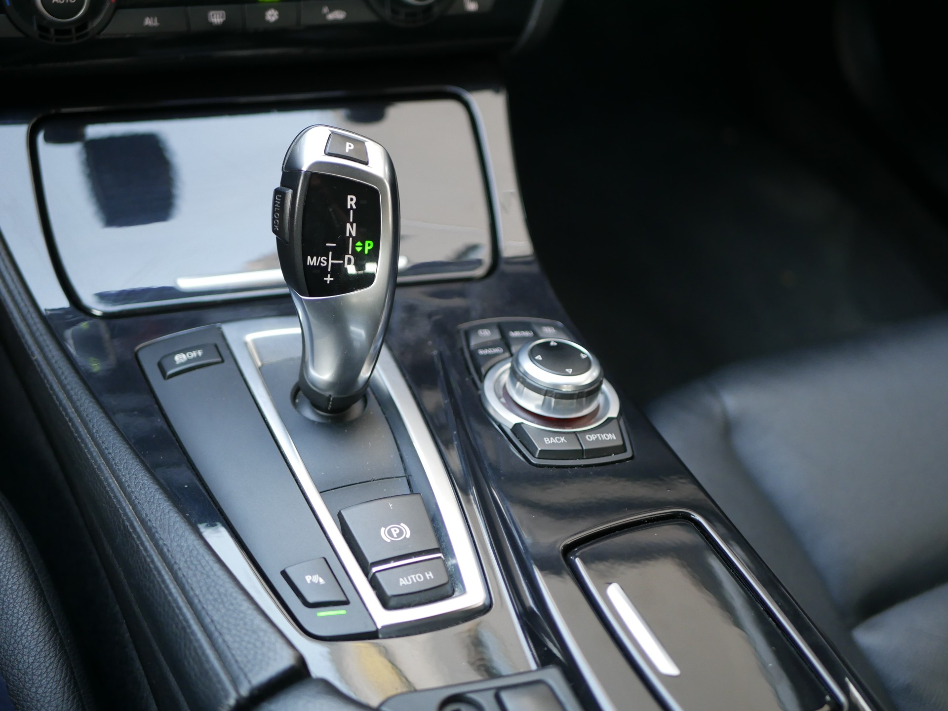 BMW 523i-image-5