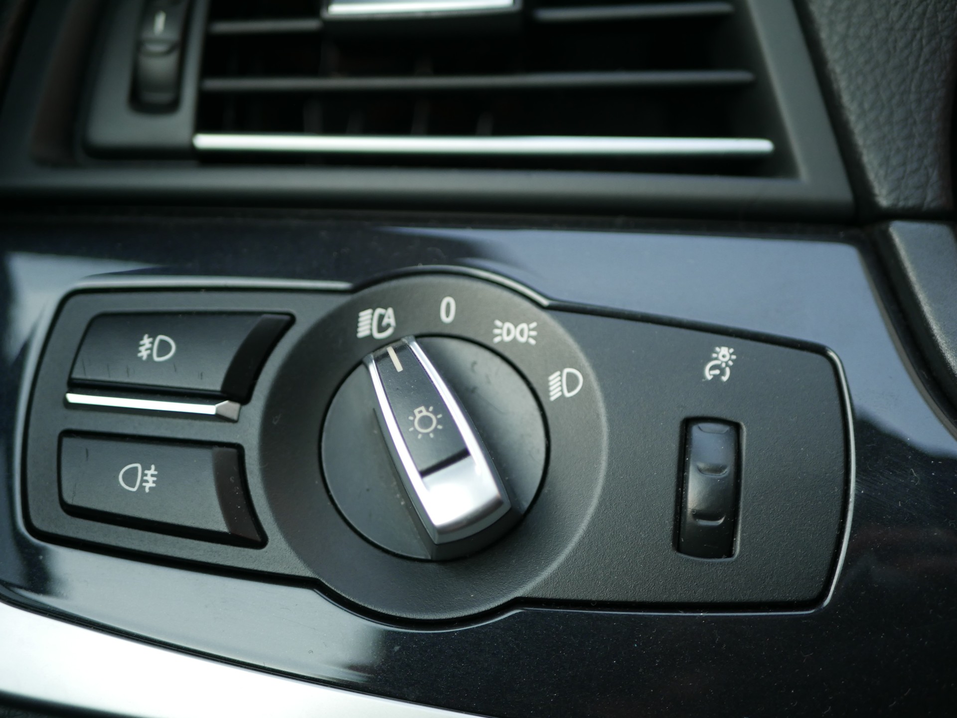 BMW 523i-image-11