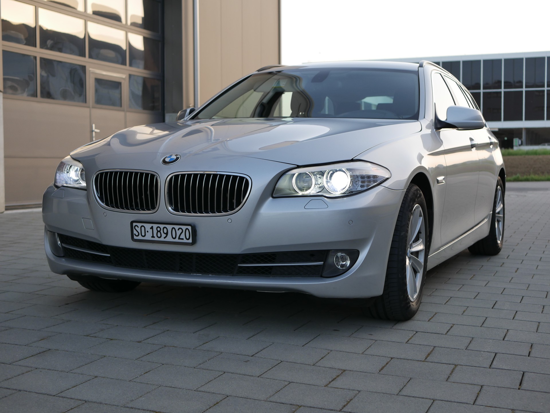 BMW 523i
