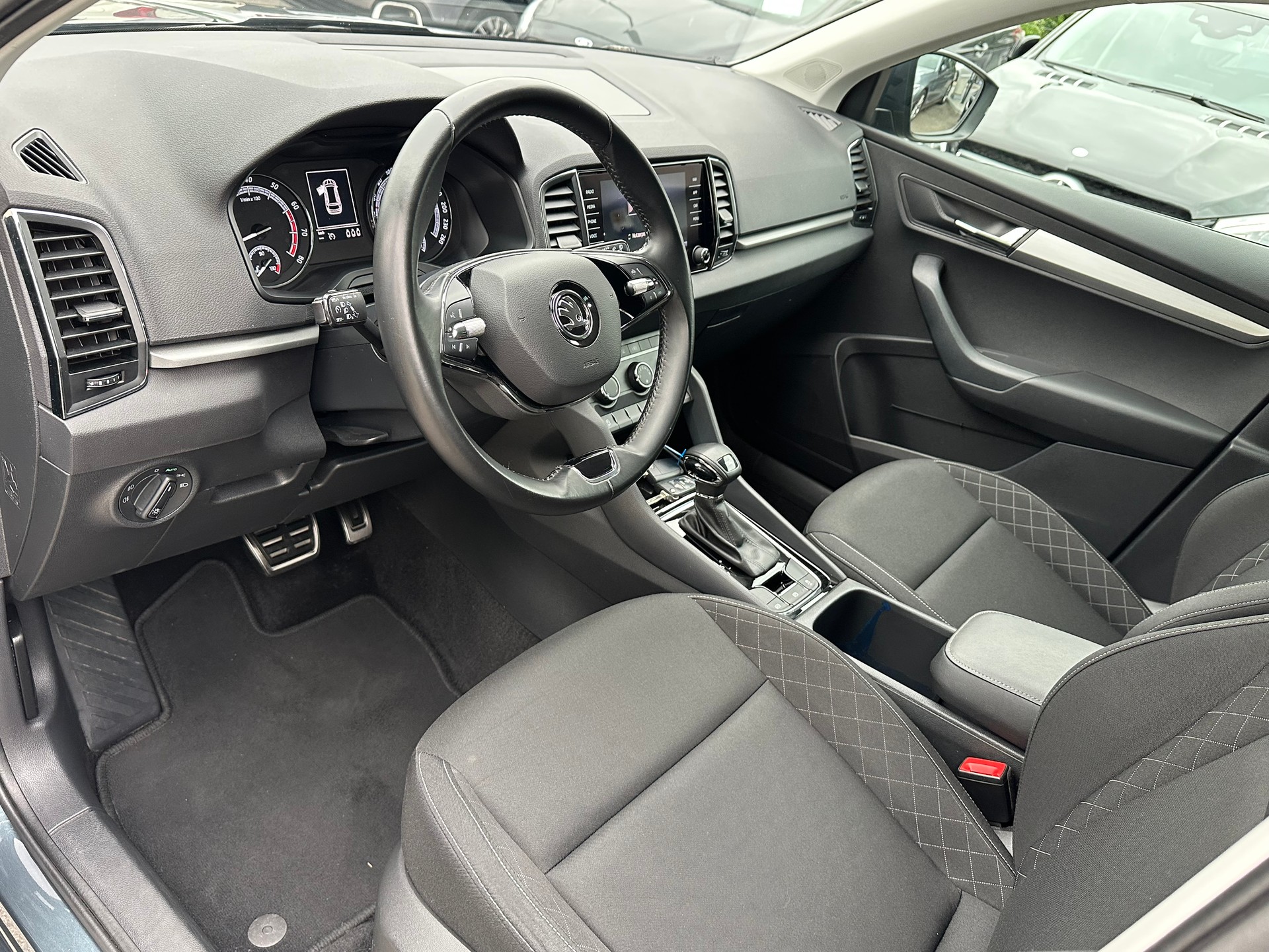 SKODA Karoq 1.5 TSI ACT Ambition DSG-image-8