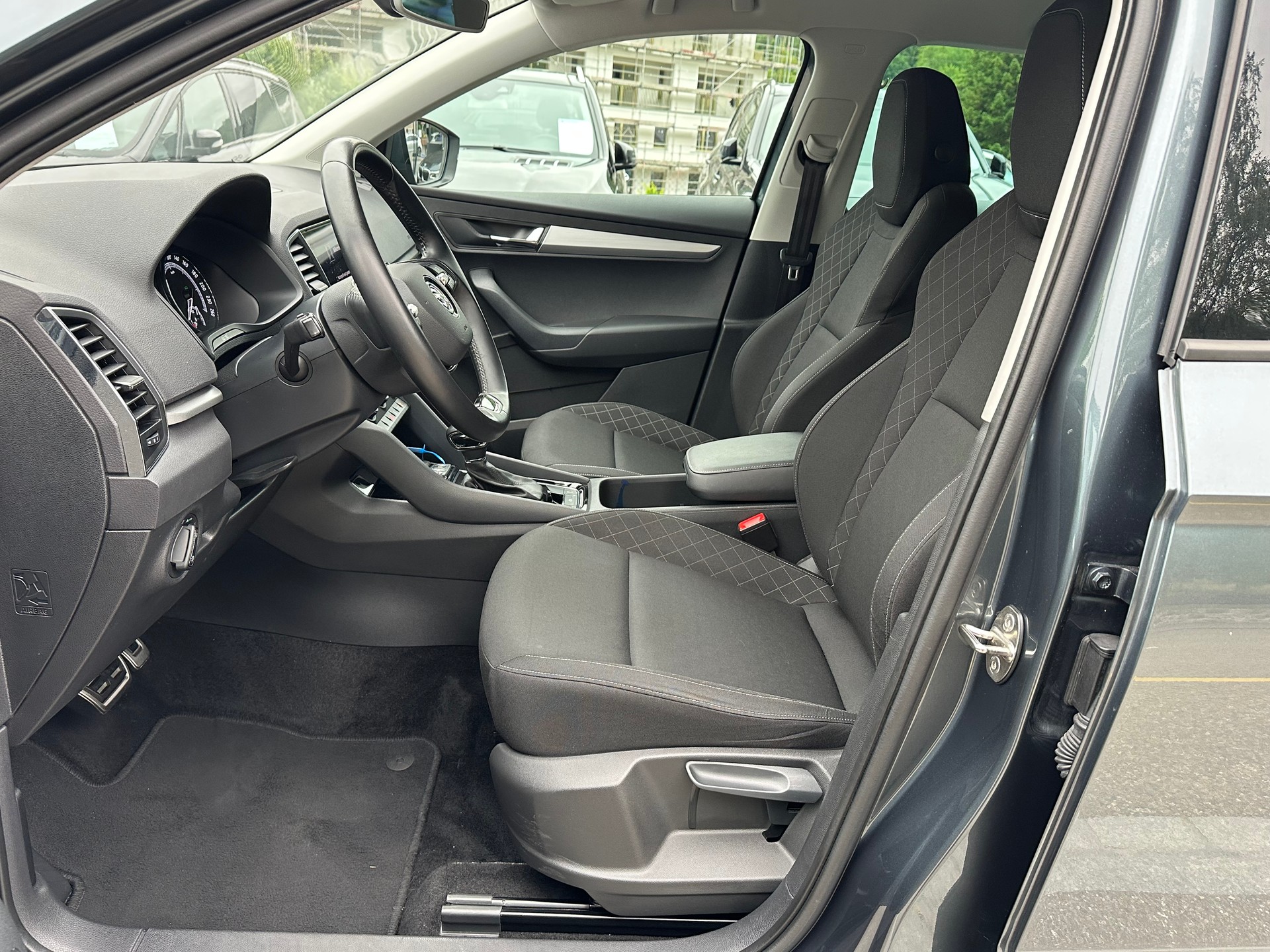 SKODA Karoq 1.5 TSI ACT Ambition DSG-image-9