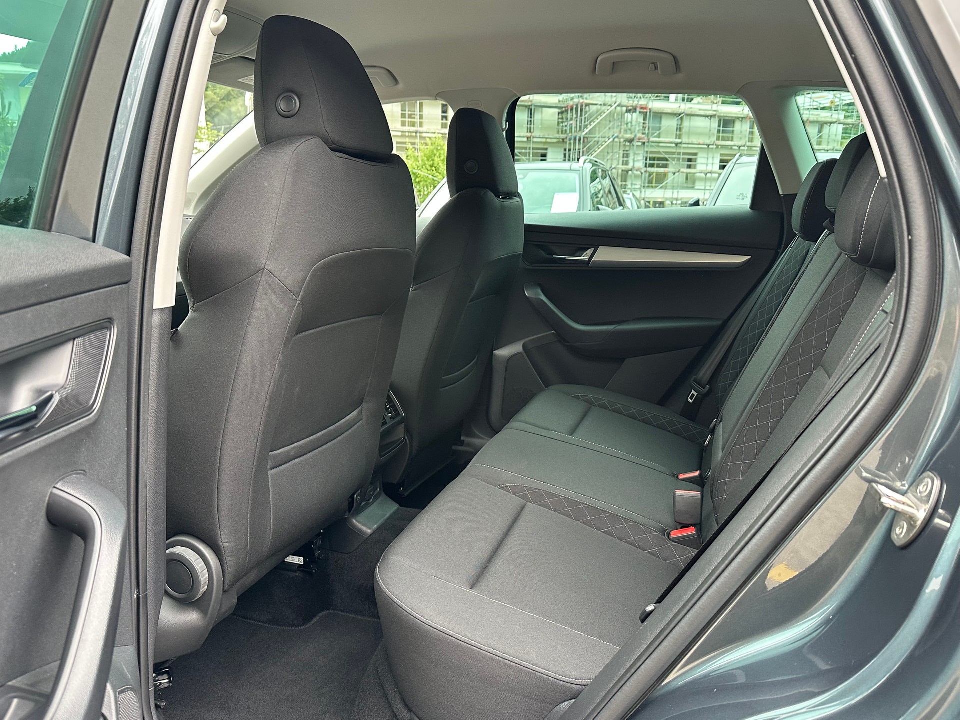 SKODA Karoq 1.5 TSI ACT Ambition DSG-image-15