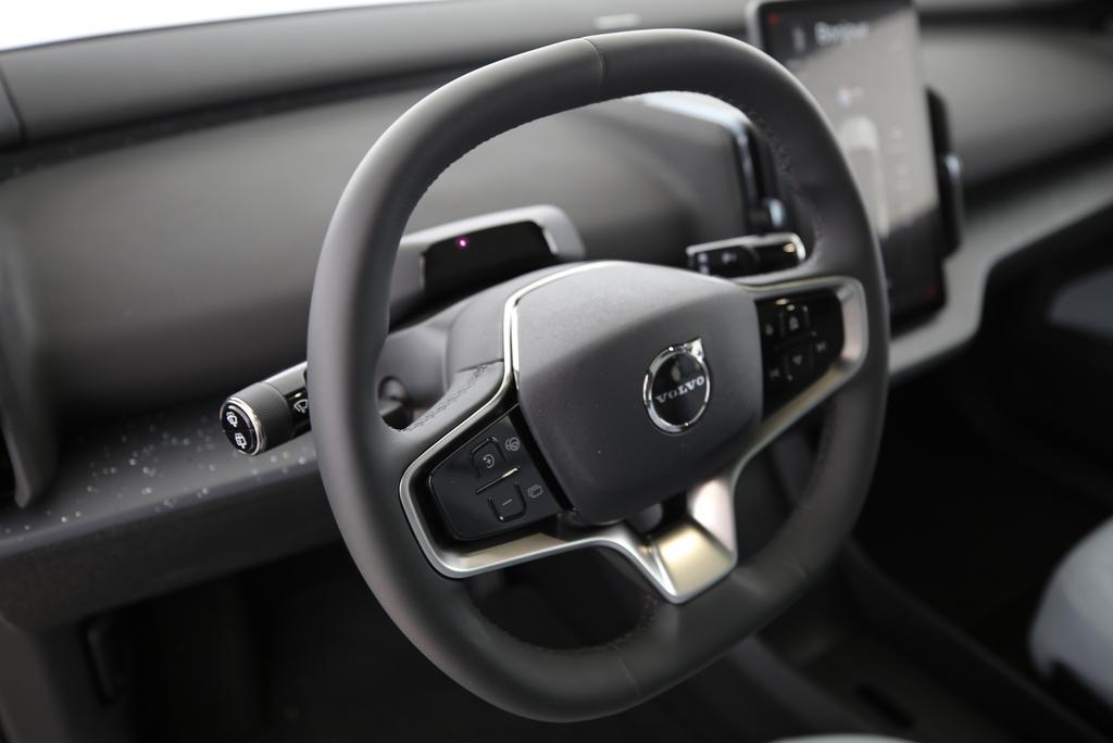 VOLVO EX30 E60 Twin Ultra Performance AWD-image-7