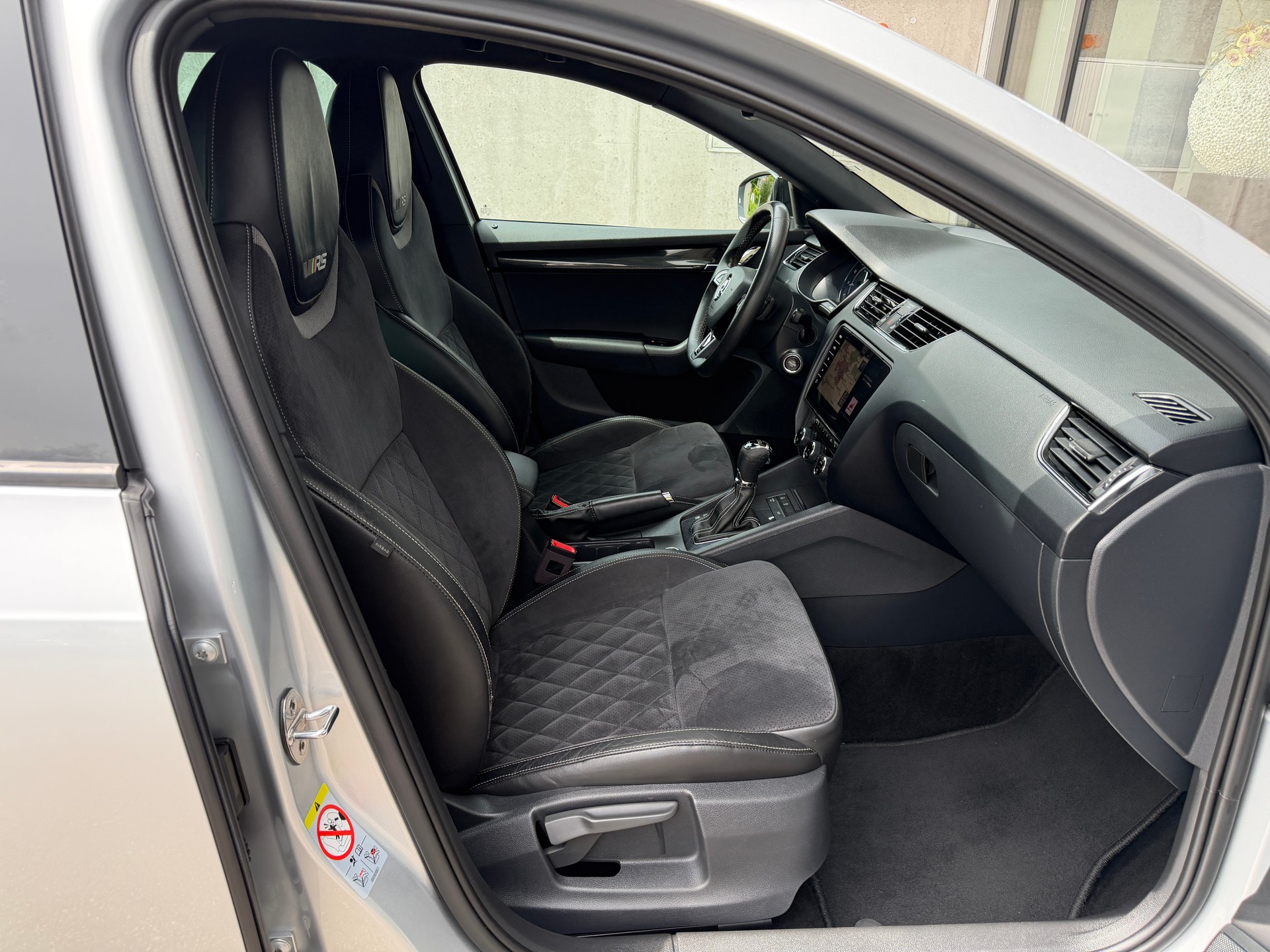 SKODA Octavia Combi 2.0 TSI RS DSG-image-18