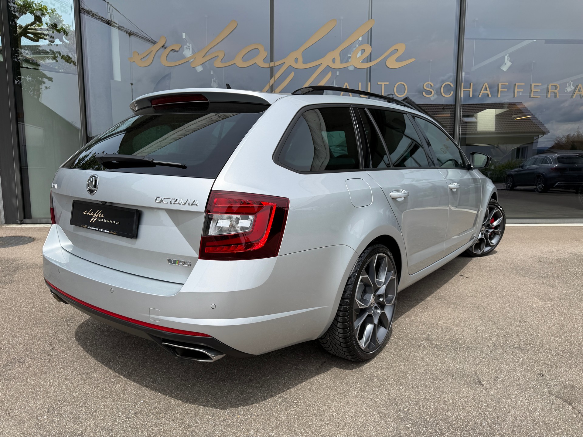 SKODA Octavia Combi 2.0 TSI RS DSG-image-8