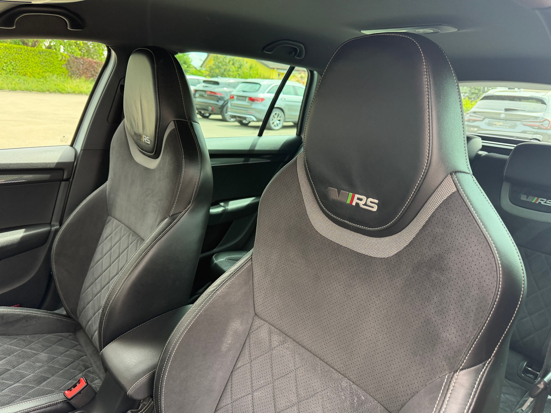 SKODA Octavia Combi 2.0 TSI RS DSG-image-11