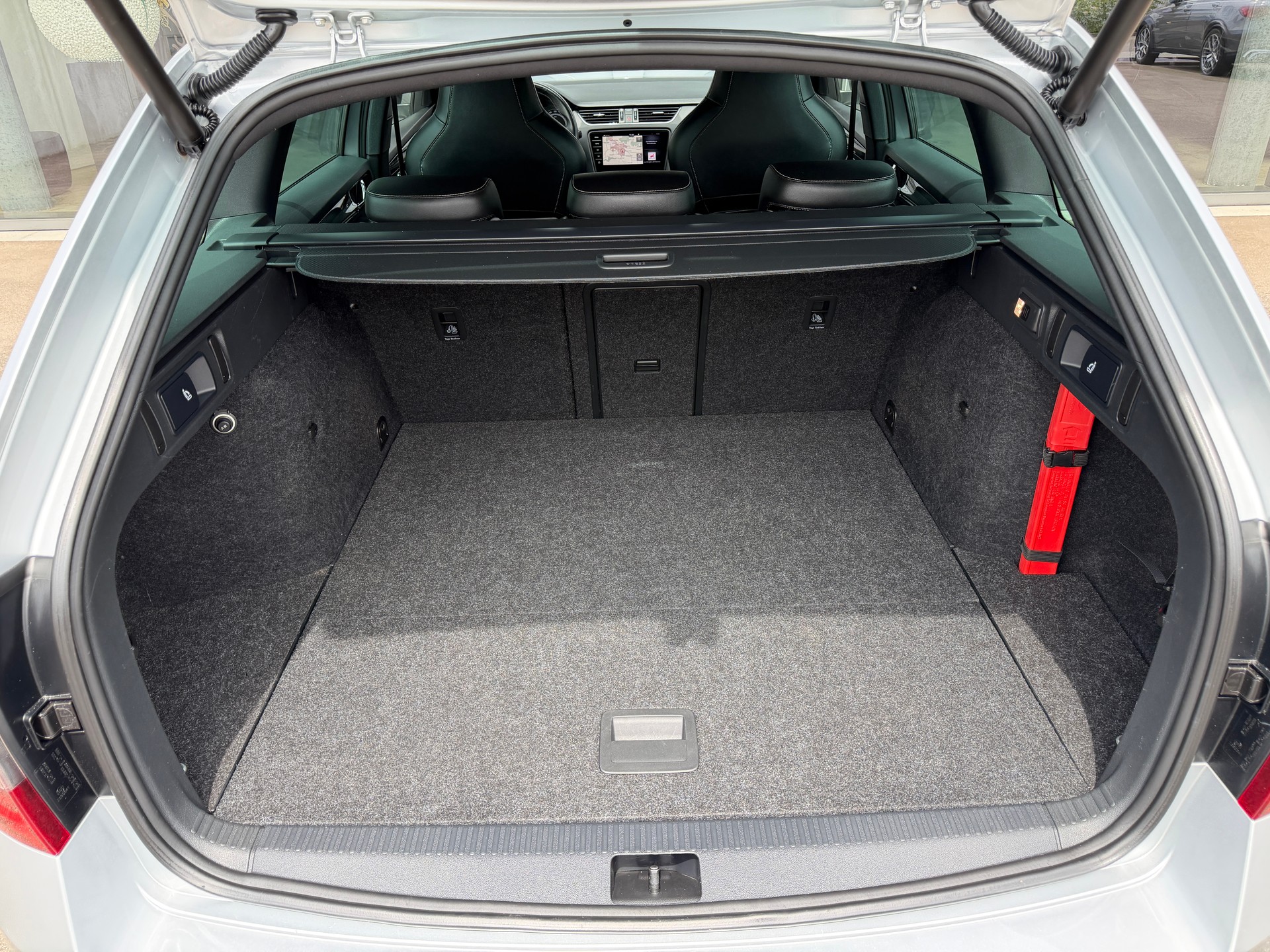SKODA Octavia Combi 2.0 TSI RS DSG-image-24