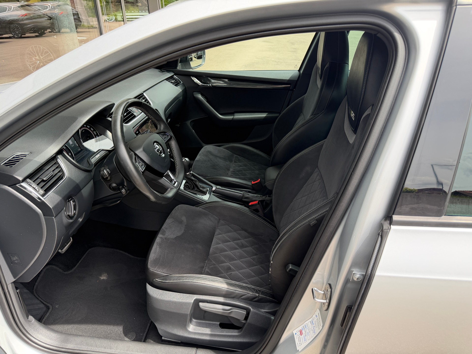 SKODA Octavia Combi 2.0 TSI RS DSG-image-9