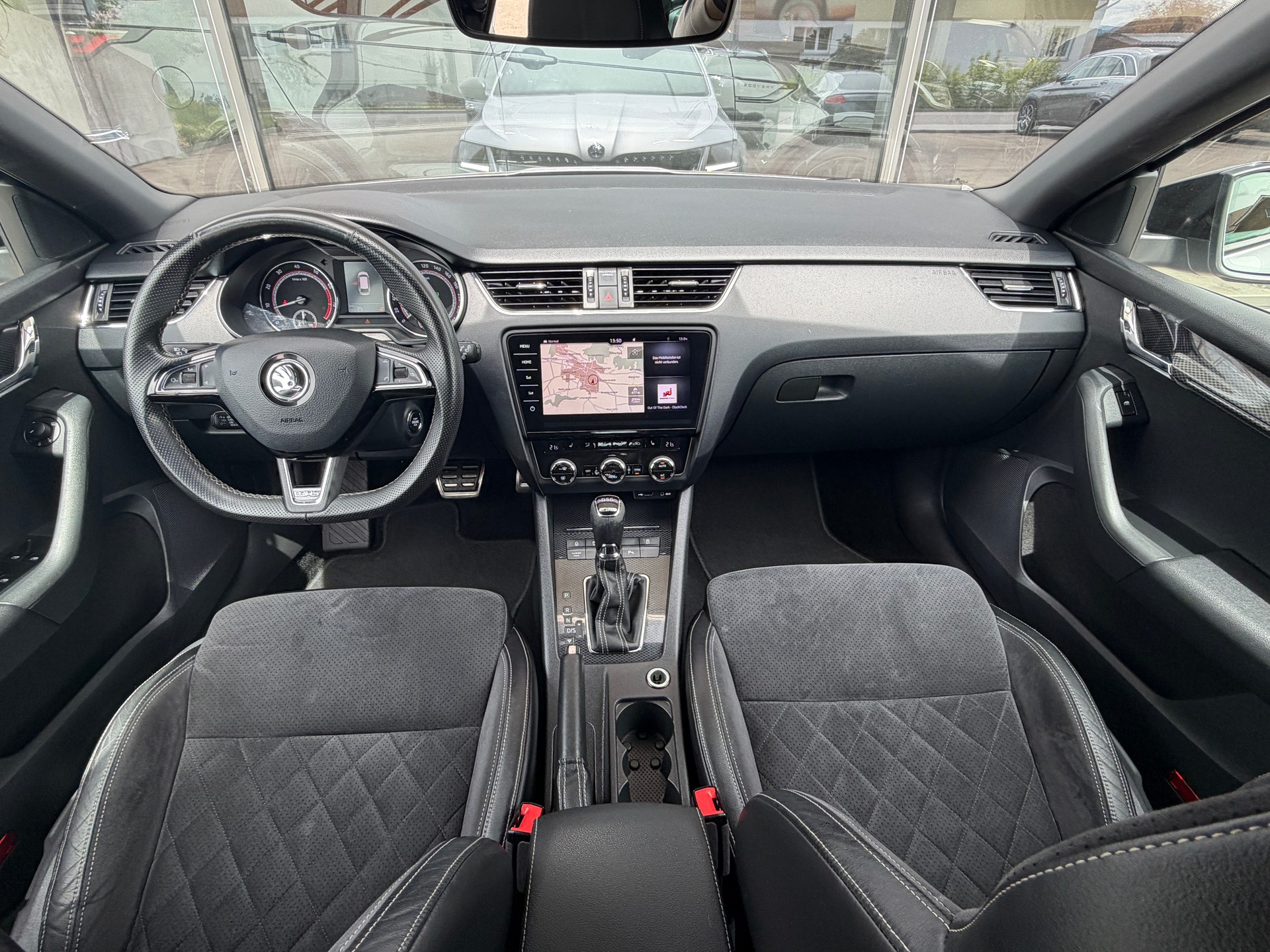 SKODA Octavia Combi 2.0 TSI RS DSG-image-13