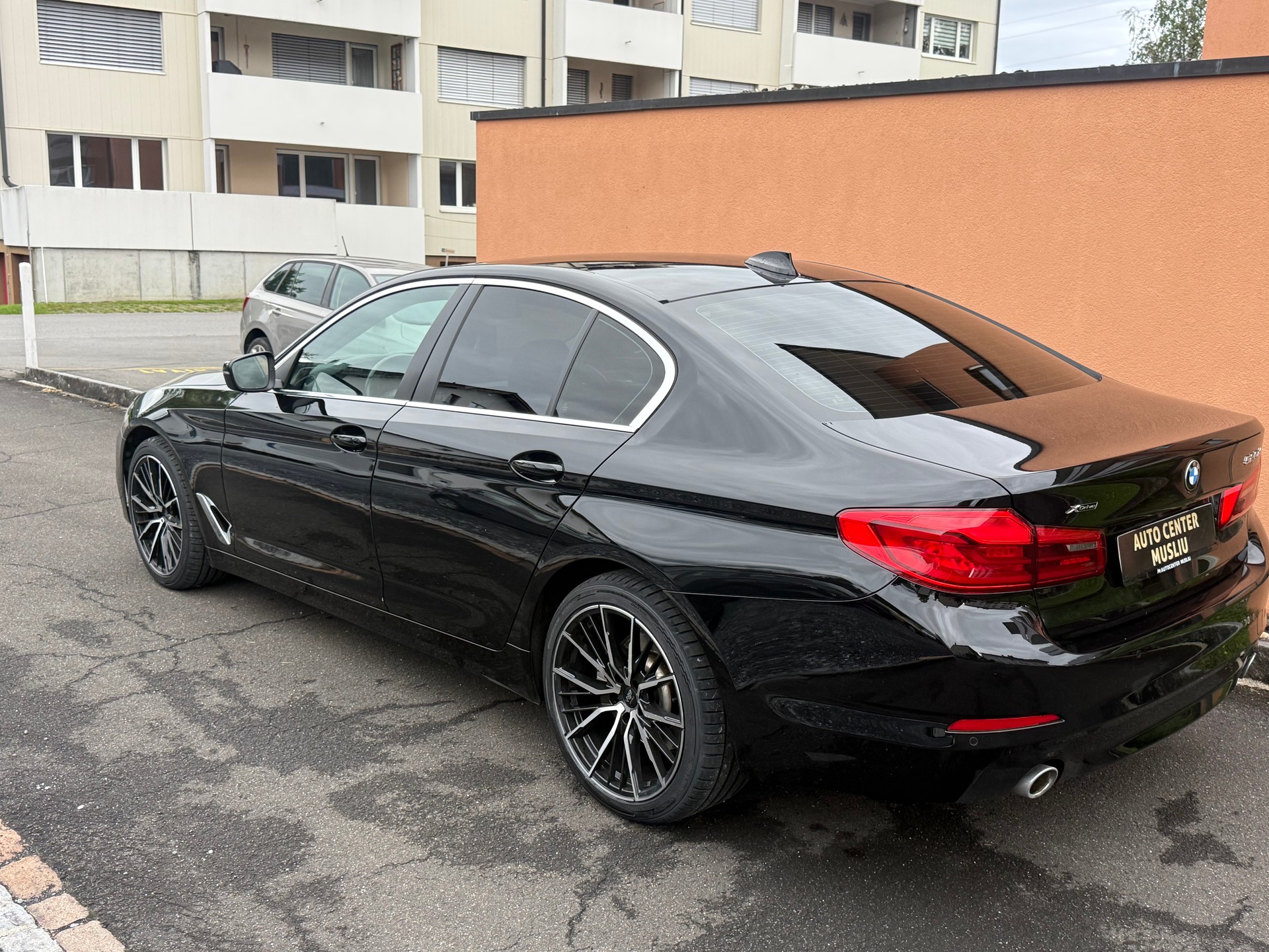 BMW 520d xDrive Luxury Line Steptronic-image-4