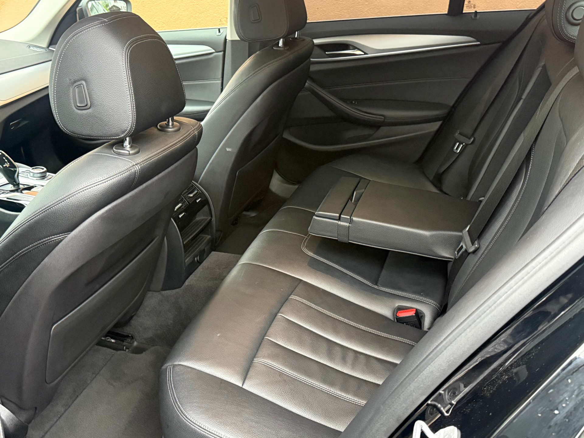 BMW 520d xDrive Luxury Line Steptronic-image-13