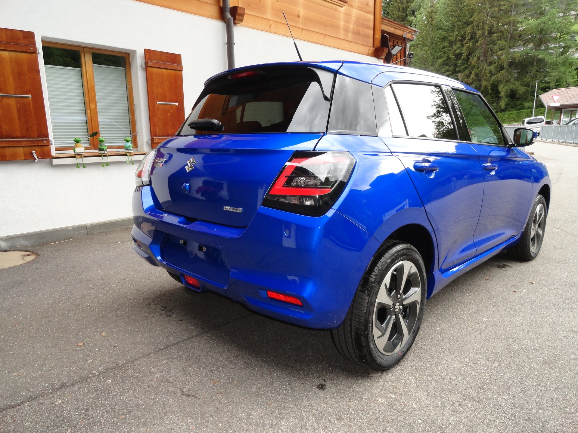 SUZUKI Swift 1.2 Compact Top Hybrid 4x4-showroom-element-2