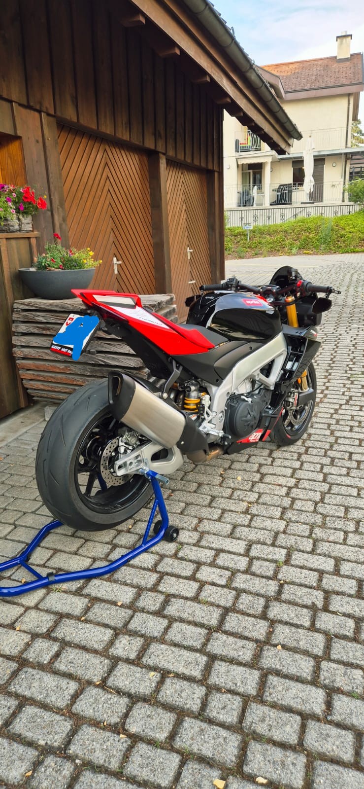 APRILIA Tuono V4 1100 Factory SE 09 SBK-image-1