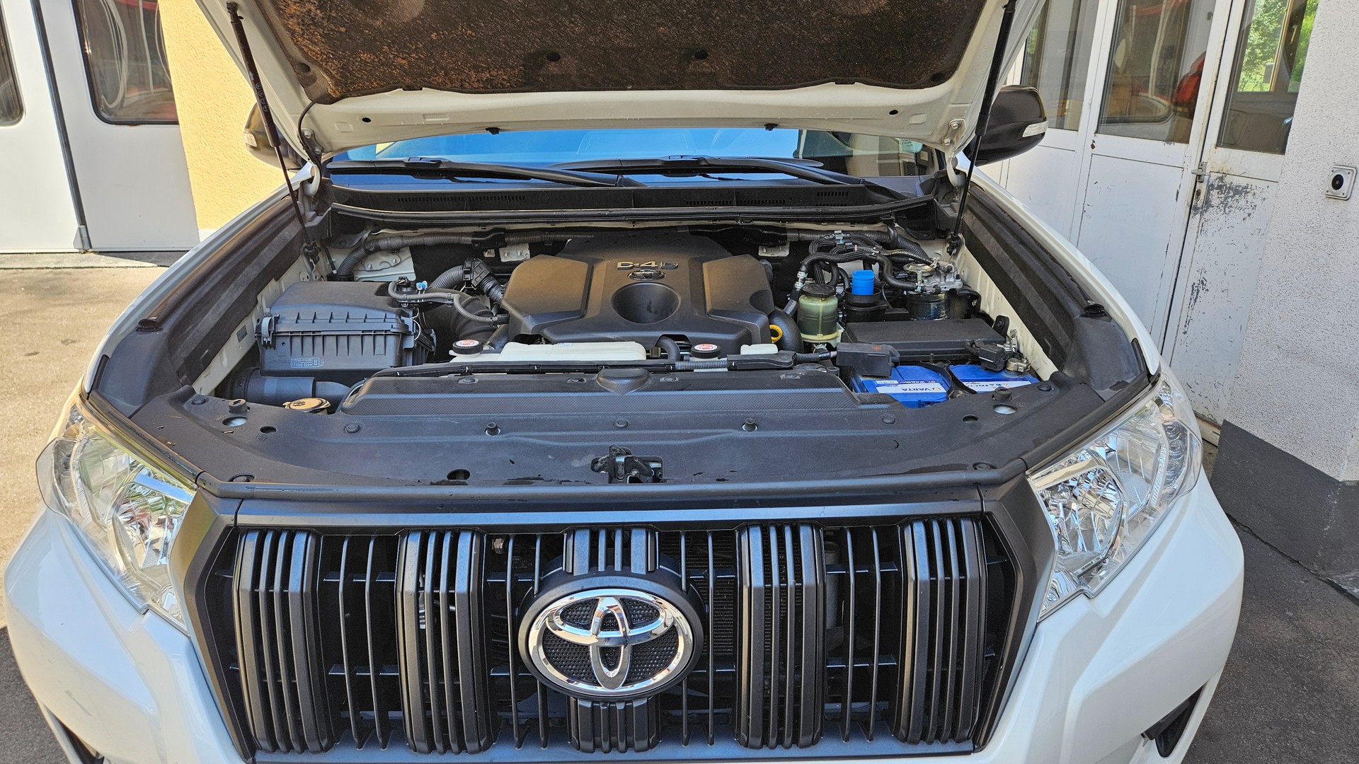 TOYOTA Land Cruiser 2.8TD Active Automat-showroom-element-3