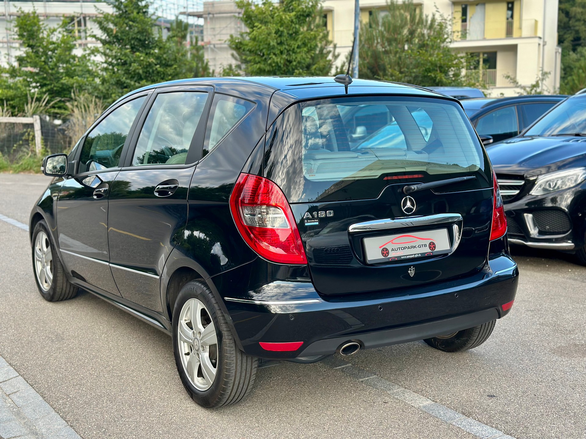 MERCEDES-BENZ A 180 Avantgarde Selection Autotronic-image-5