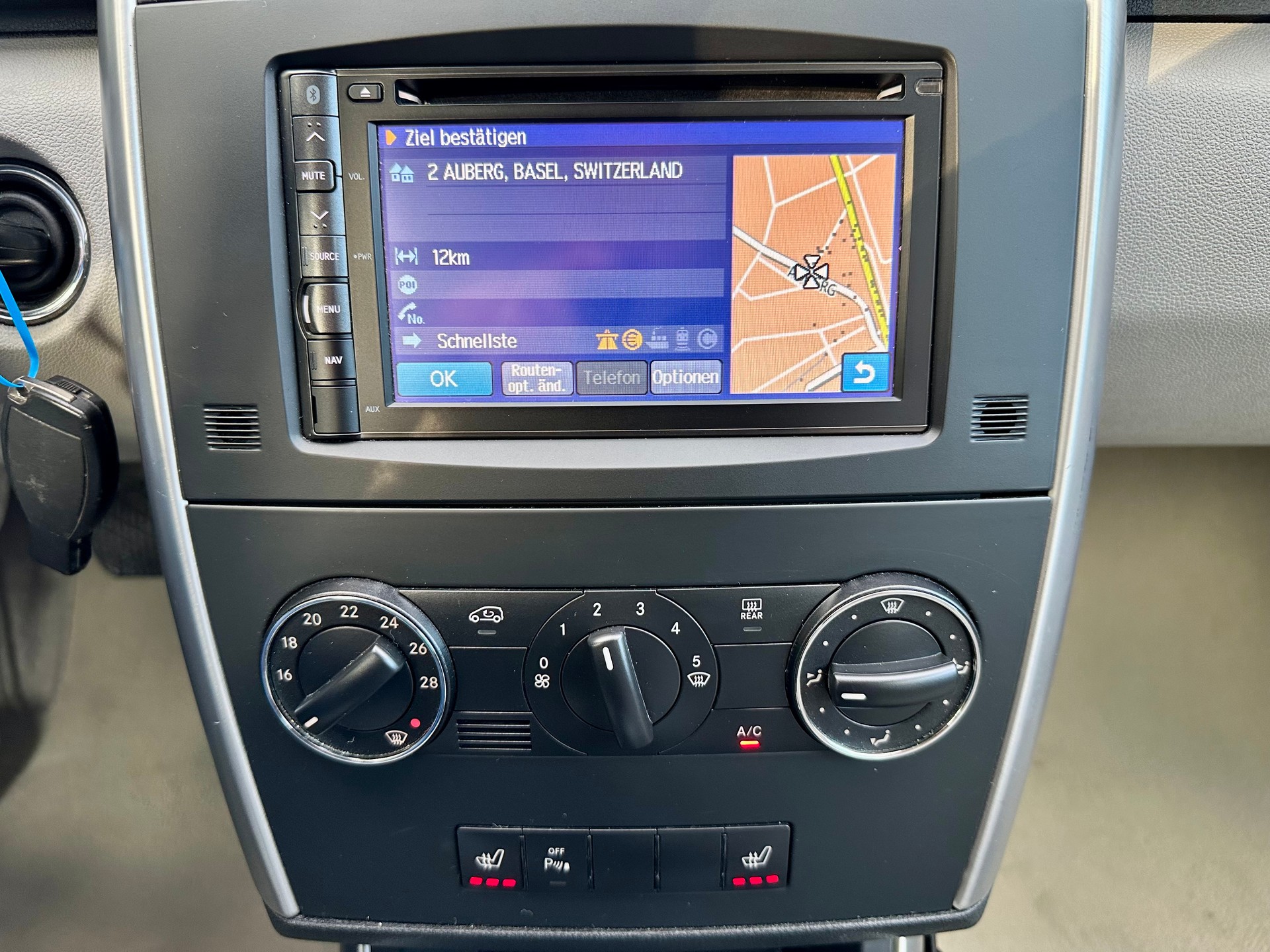 MERCEDES-BENZ A 180 Avantgarde Selection Autotronic-image-19