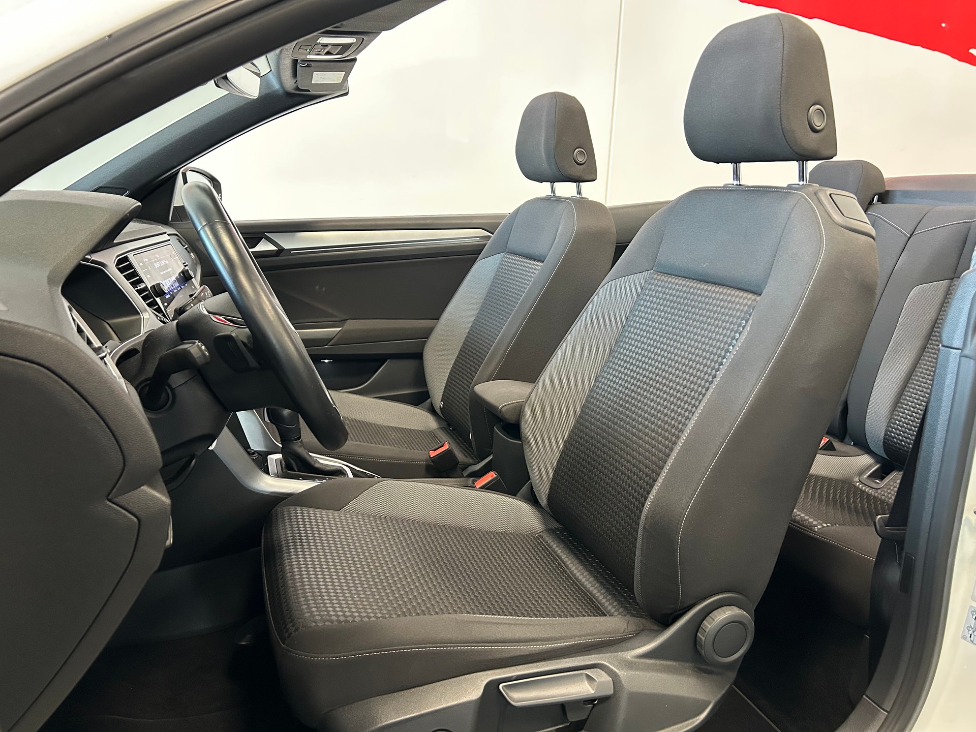VW T-Roc Cabriolet 1.5 TSI EVO Advance DSG-image-6