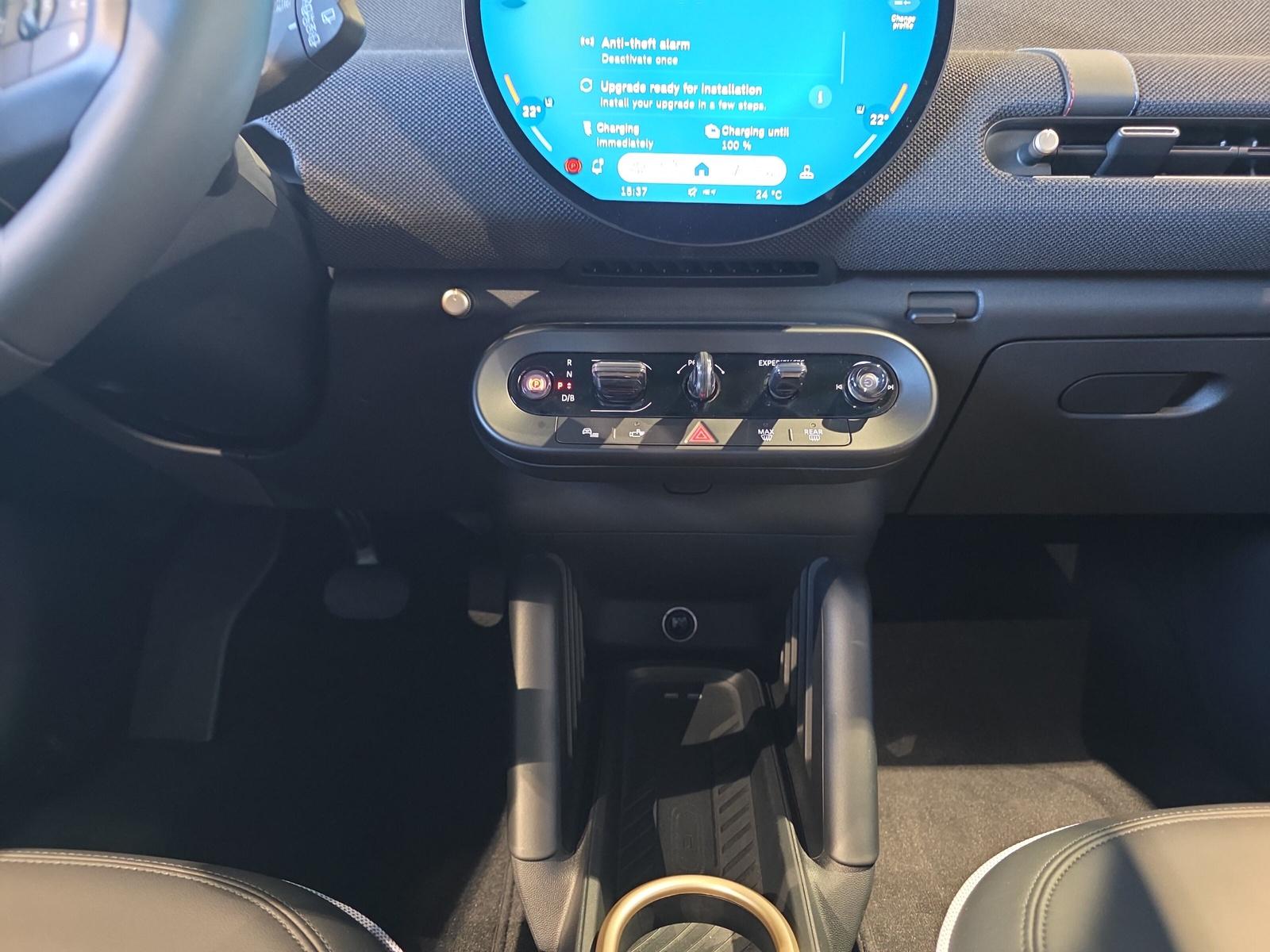 MINI Cooper SE J01 (CH)-image-17