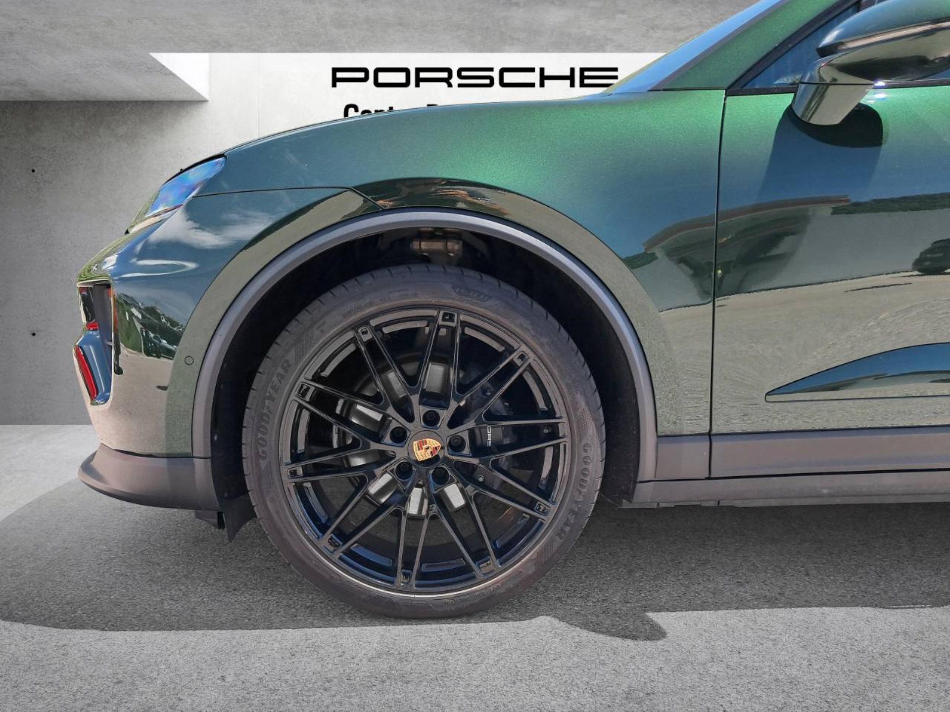 PORSCHE Macan 4-image-11