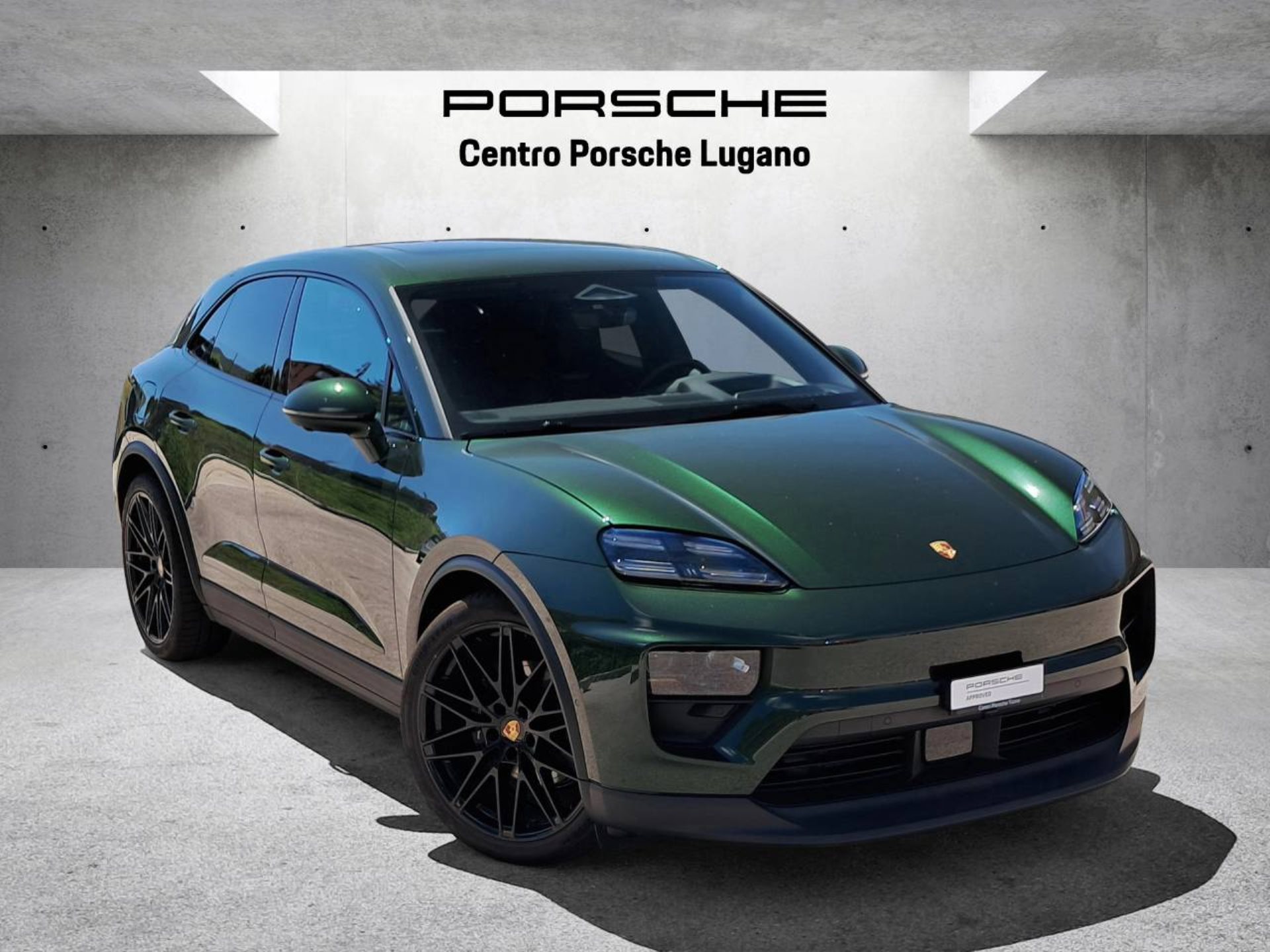 PORSCHE Macan 4