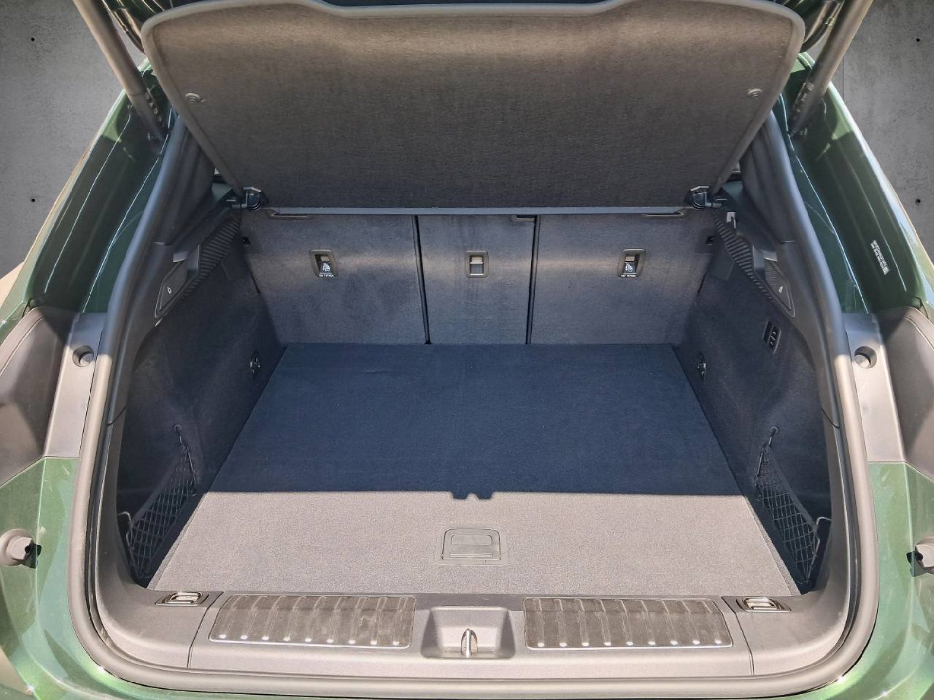 PORSCHE Macan 4-image-24