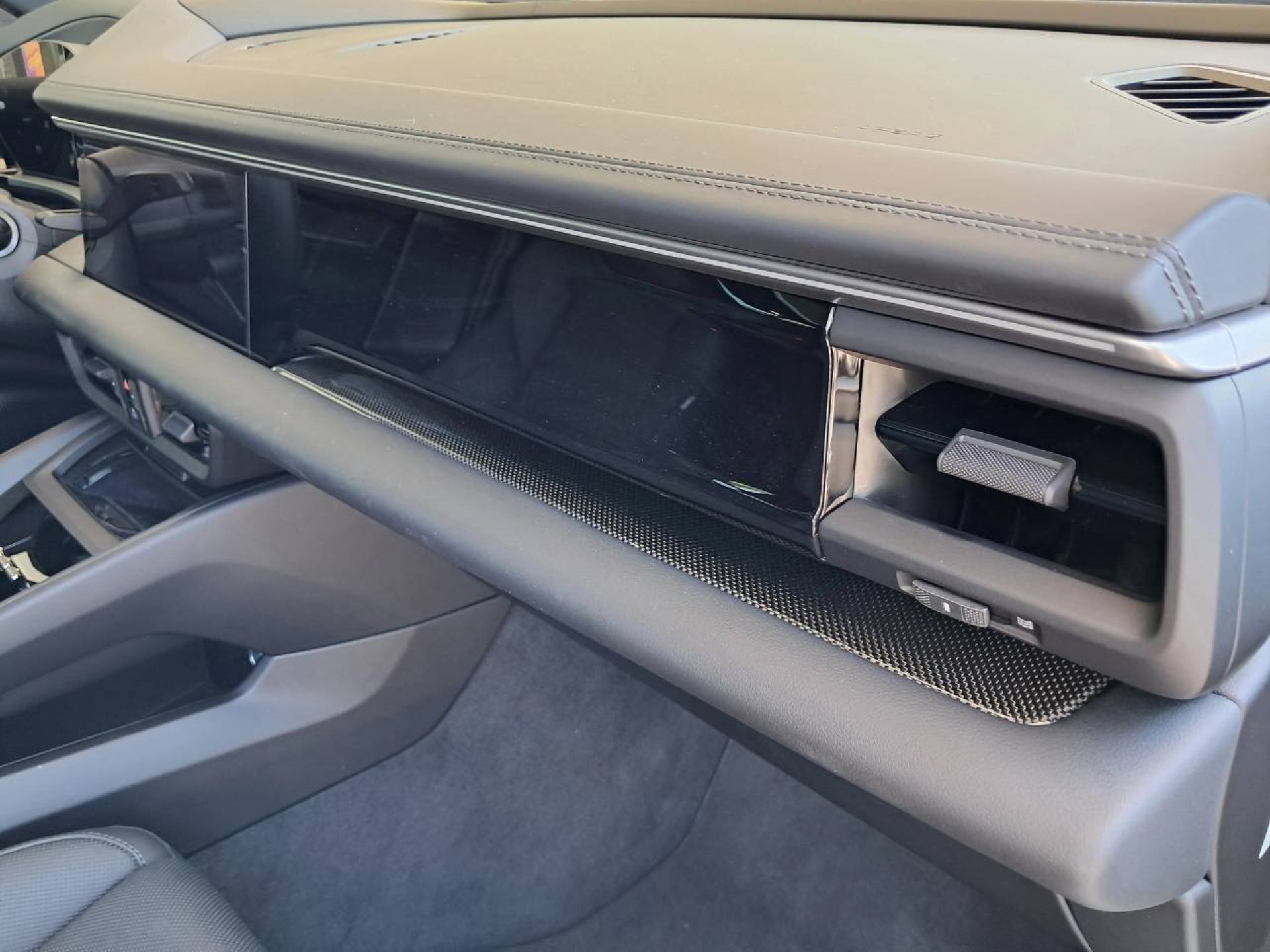 PORSCHE Macan 4-image-28