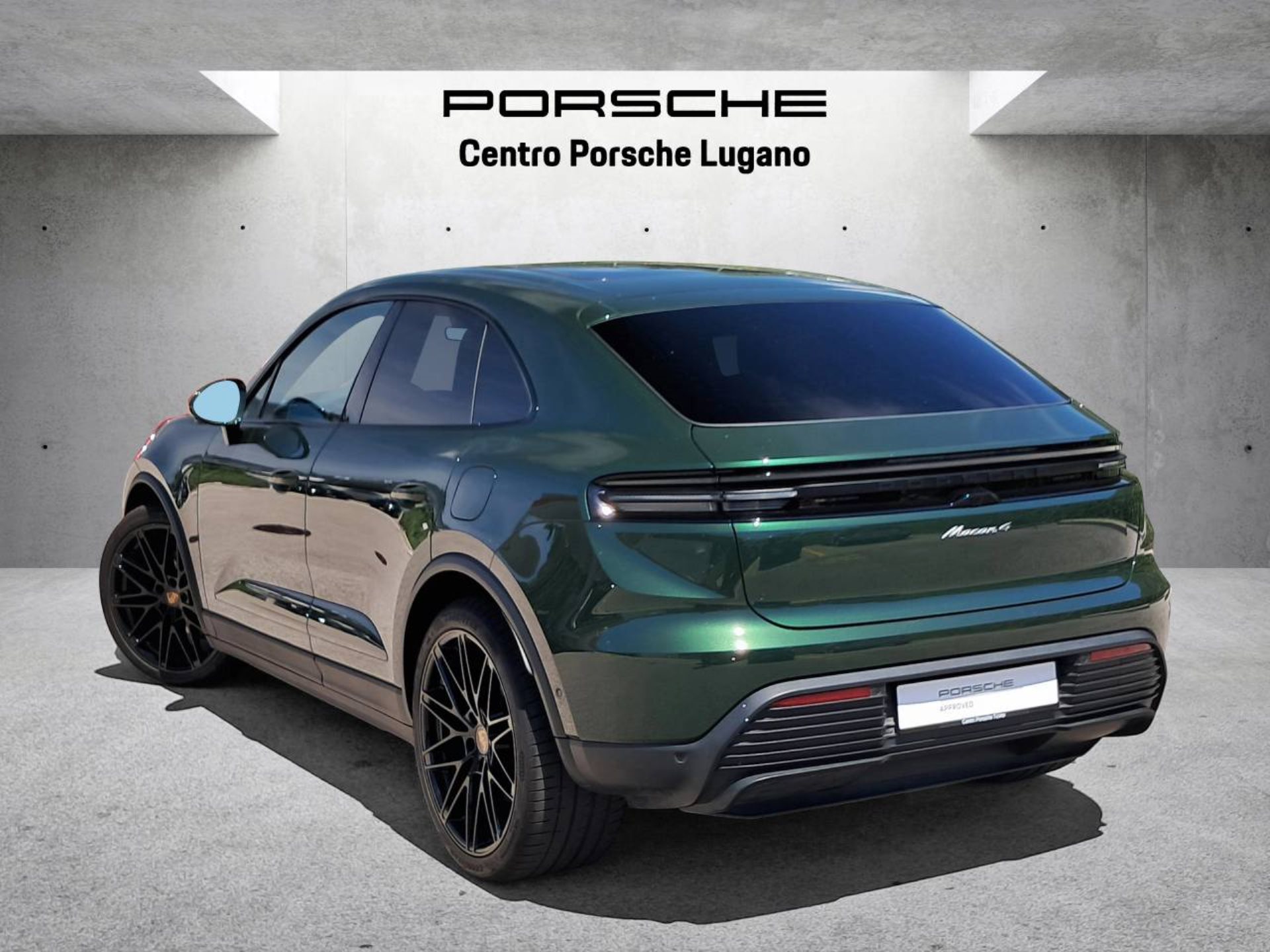 PORSCHE Macan 4-showroom-element-2