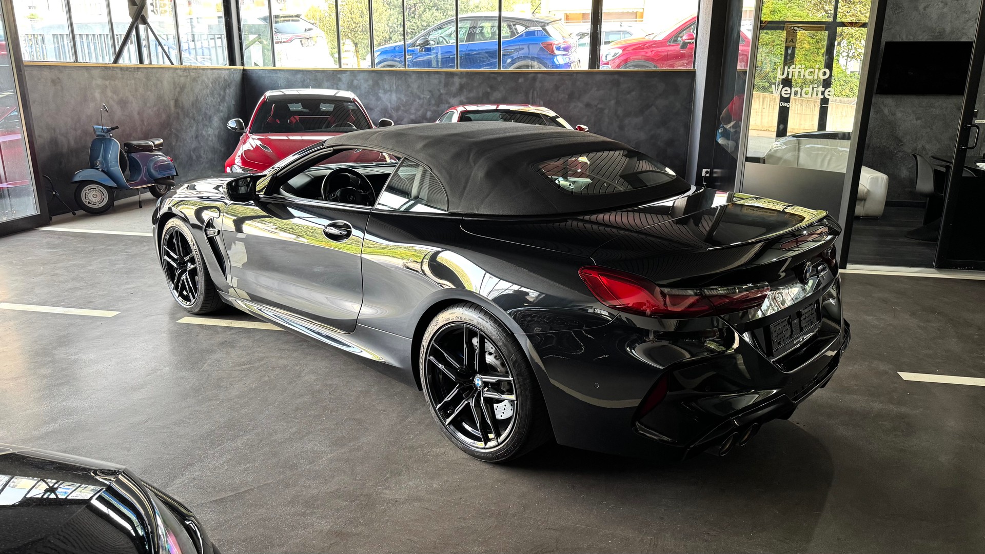 BMW M8 xDrive M Competition Steptronic-image-4