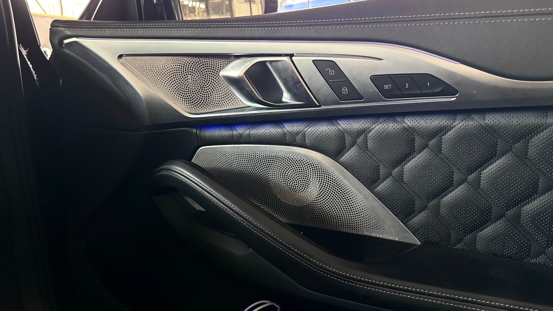 BMW M8 xDrive M Competition Steptronic-image-15