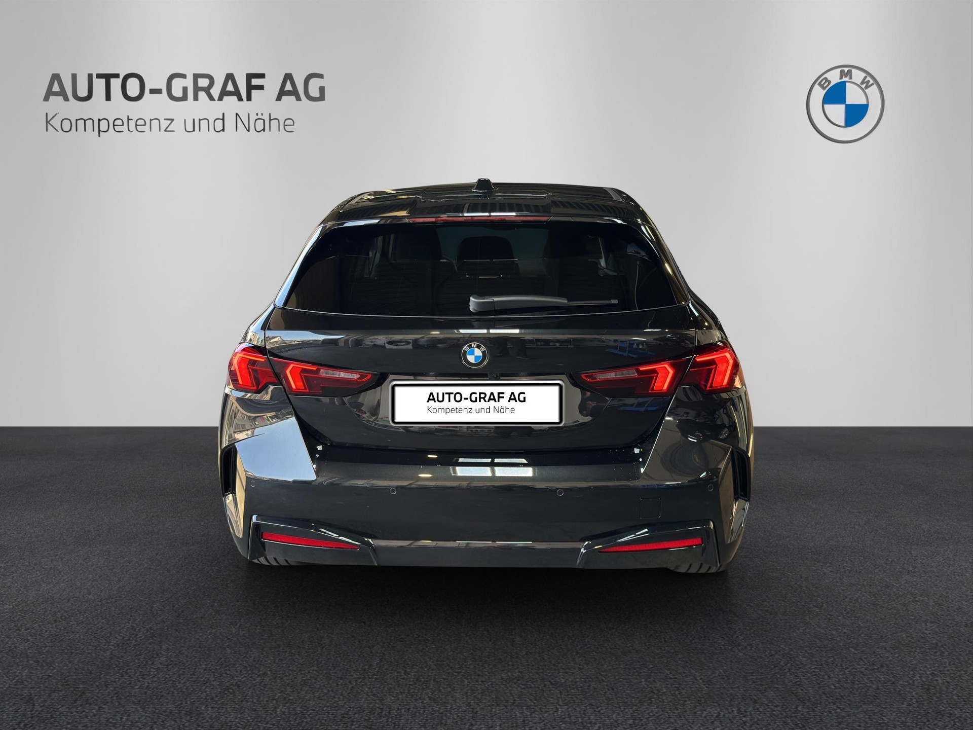 BMW 116-showroom-element-3