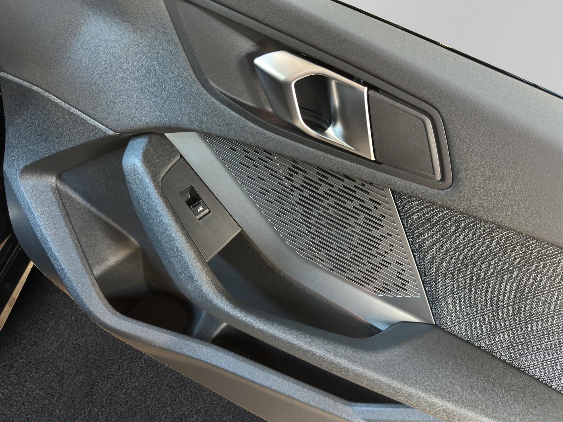 BMW 116-image-18