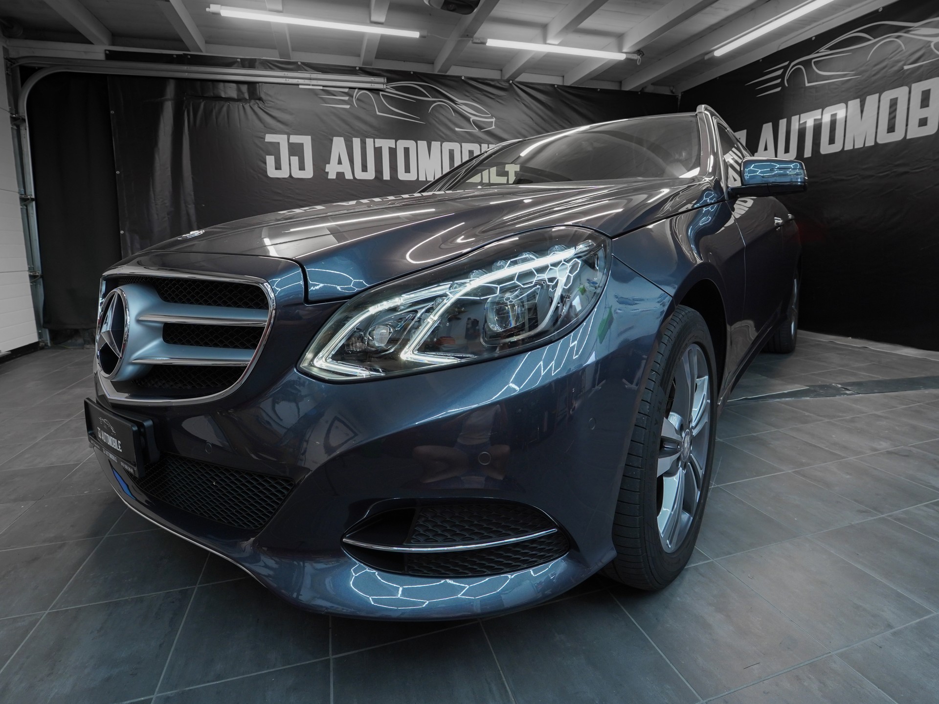 MERCEDES-BENZ E 350 BlueTEC Avantgarde 4Matic 7G-Tronic-showroom-element-2