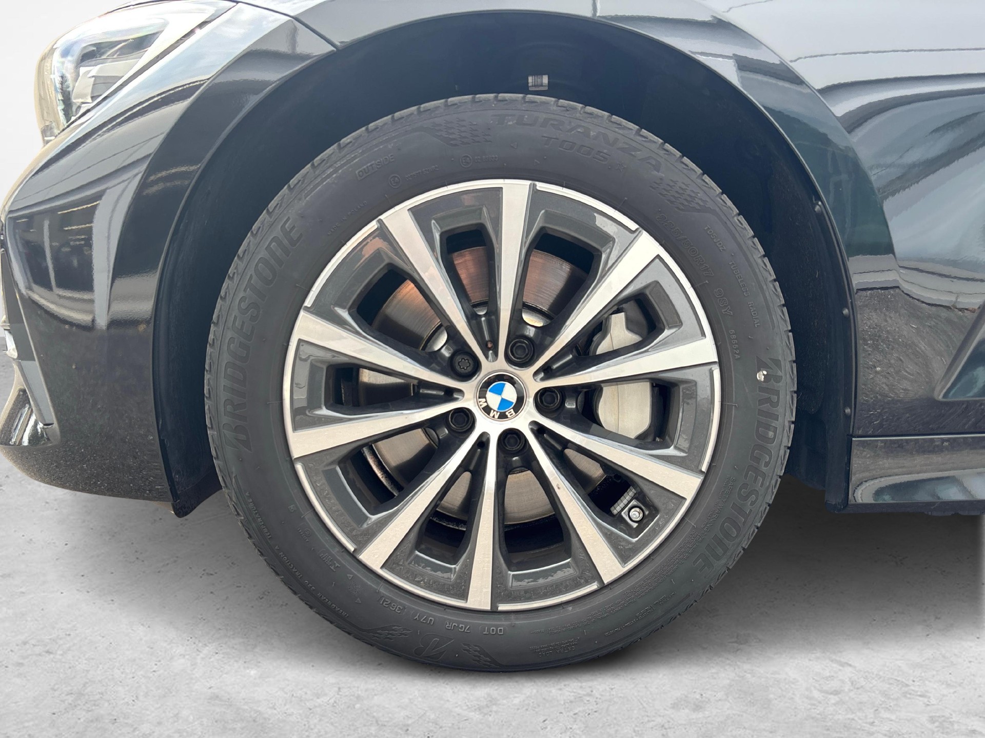 BMW 330i xDrive Touring-image-18