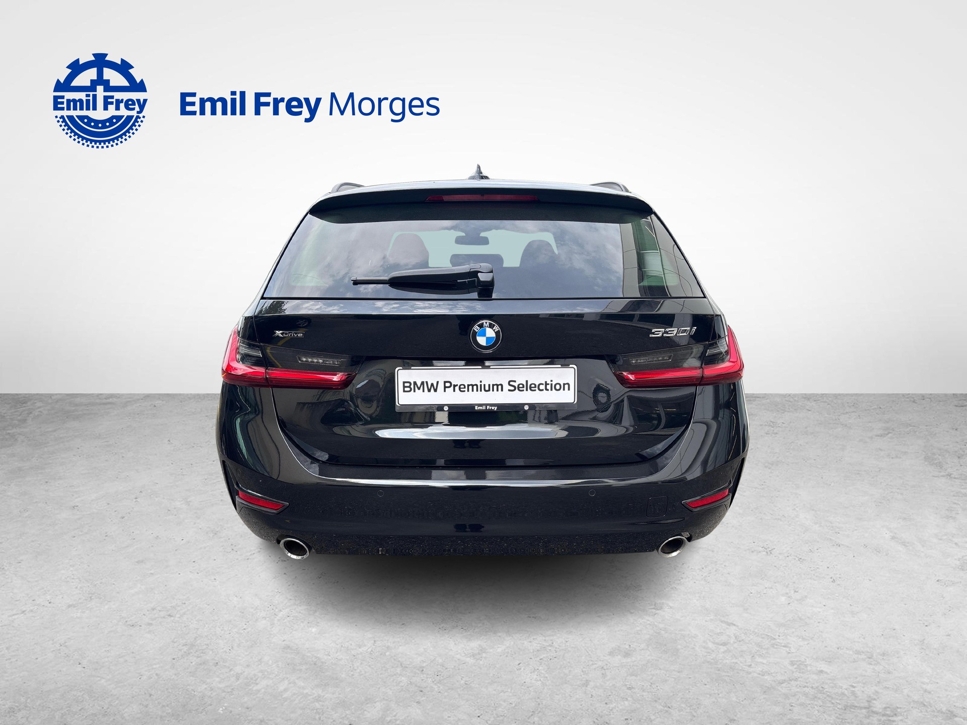 BMW 330i xDrive Touring-showroom-element-3