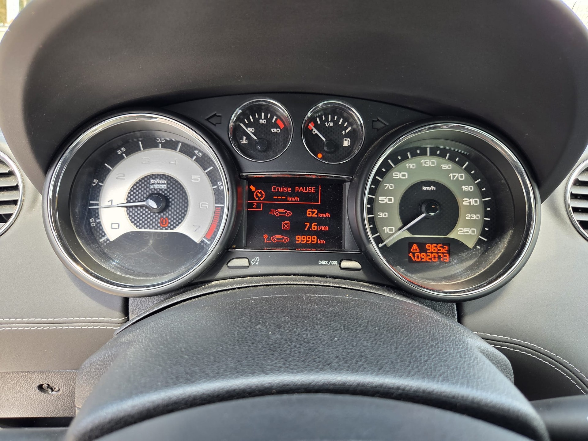 PEUGEOT RCZ 1.6 Turbo-image-15